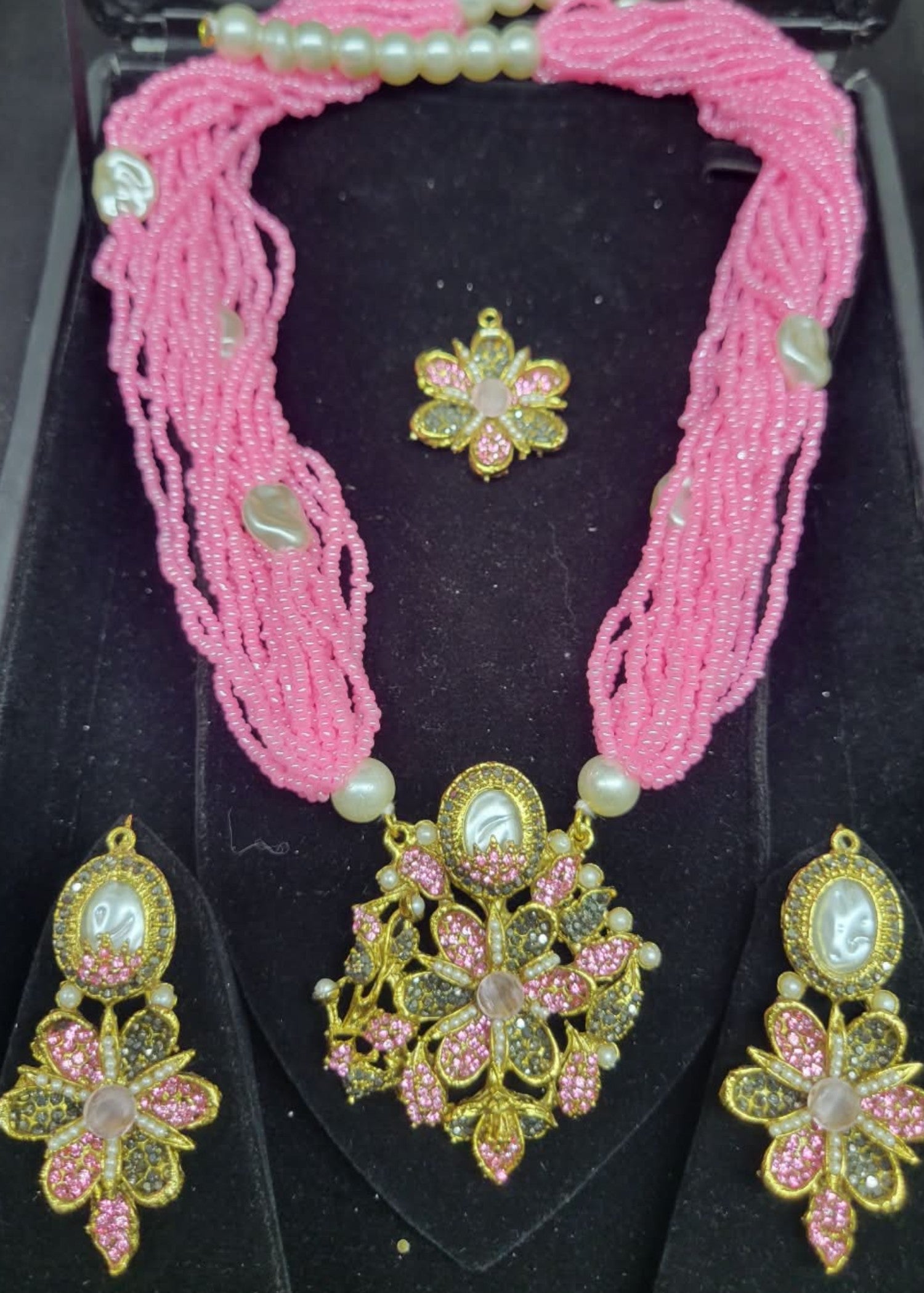 Jewelry Set in Jet black, hot pink red Color by - Trendy Women Jewelry Set GVH0800