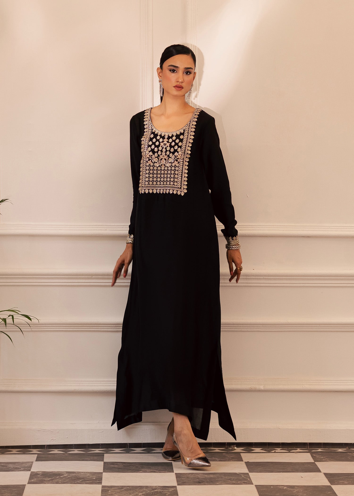thai silk Kaftan in Black