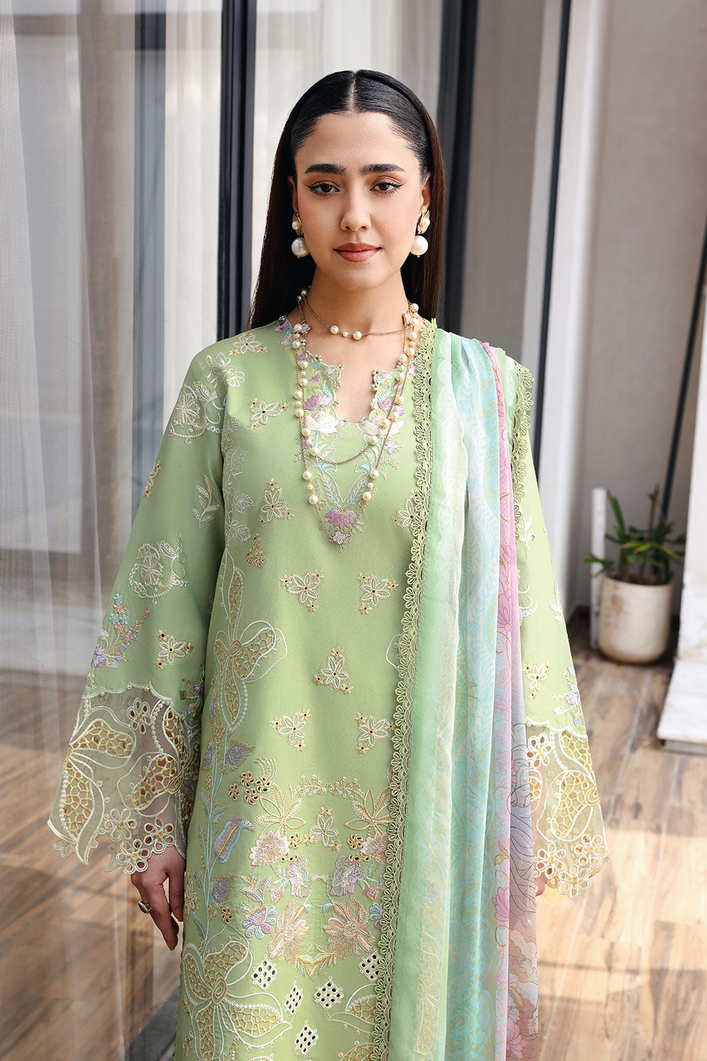 Andaaz Luxury Lawn – Z-1402