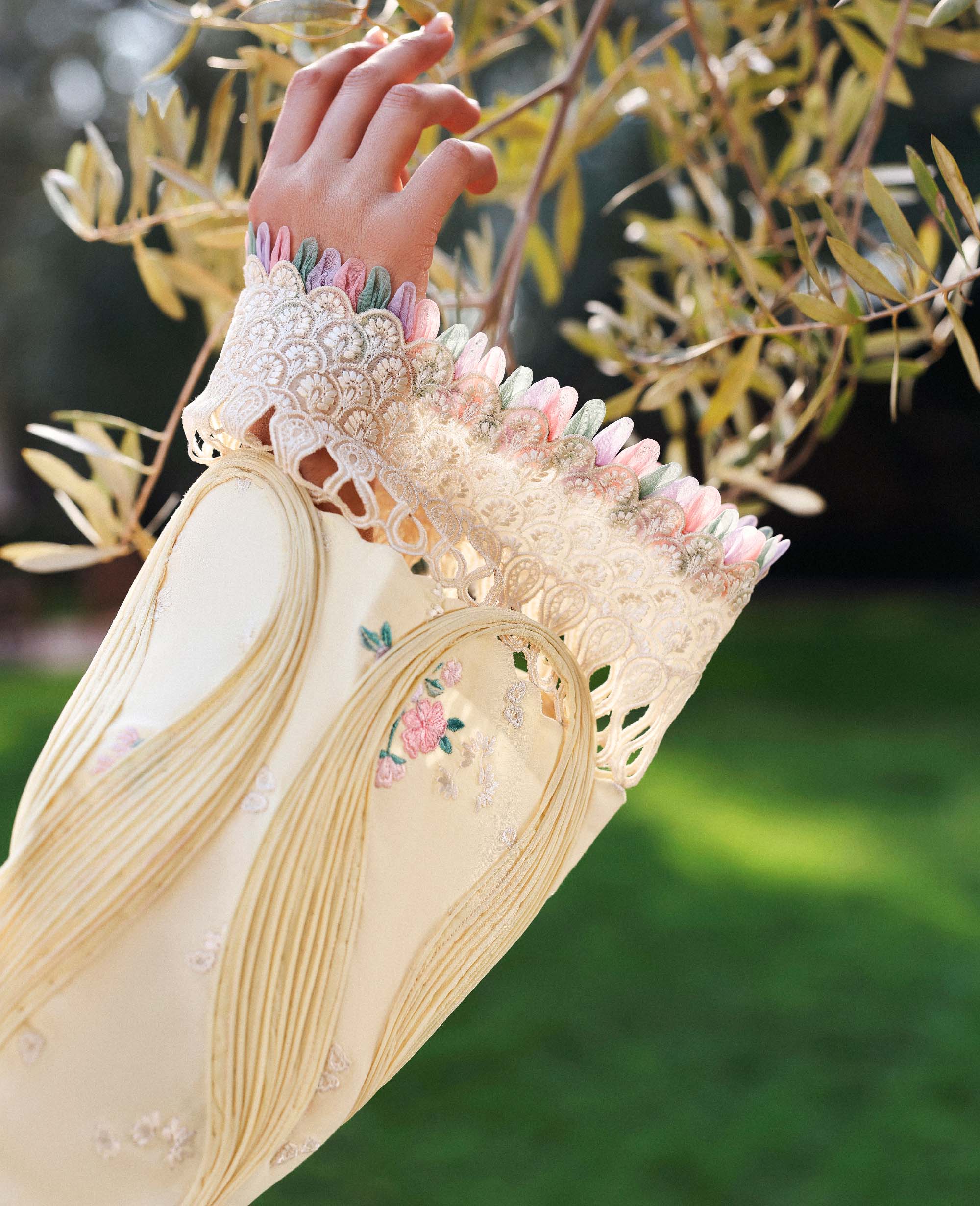 Republic Reine Eid Luxury Lawn – Lumi