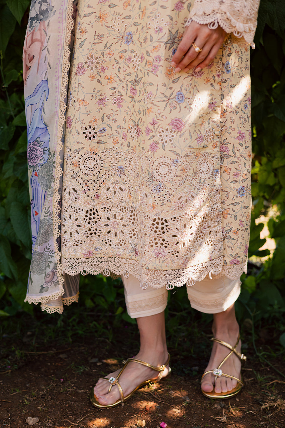 Shezlin Chikankari Eid Edit Lawn – MEHERZAAD (AV-04)