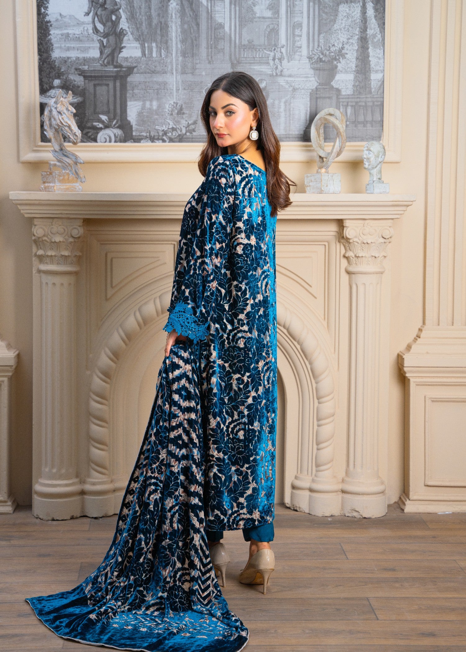 velvet Kurta Set in Sapphire blue