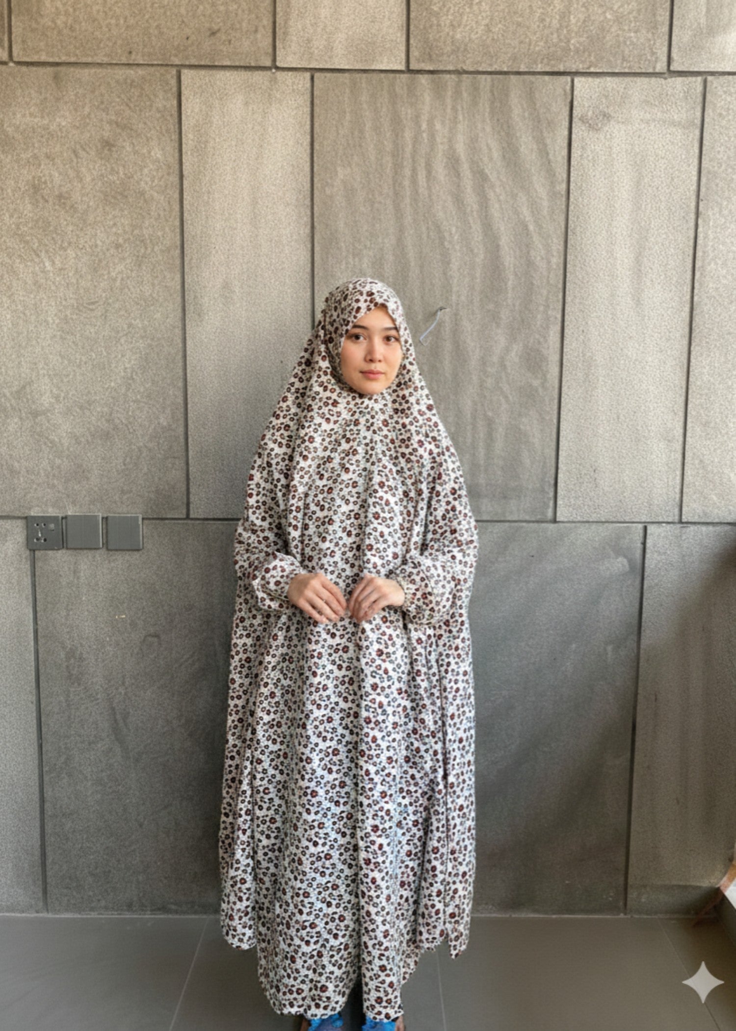 lawn Chaddar in Off-white
