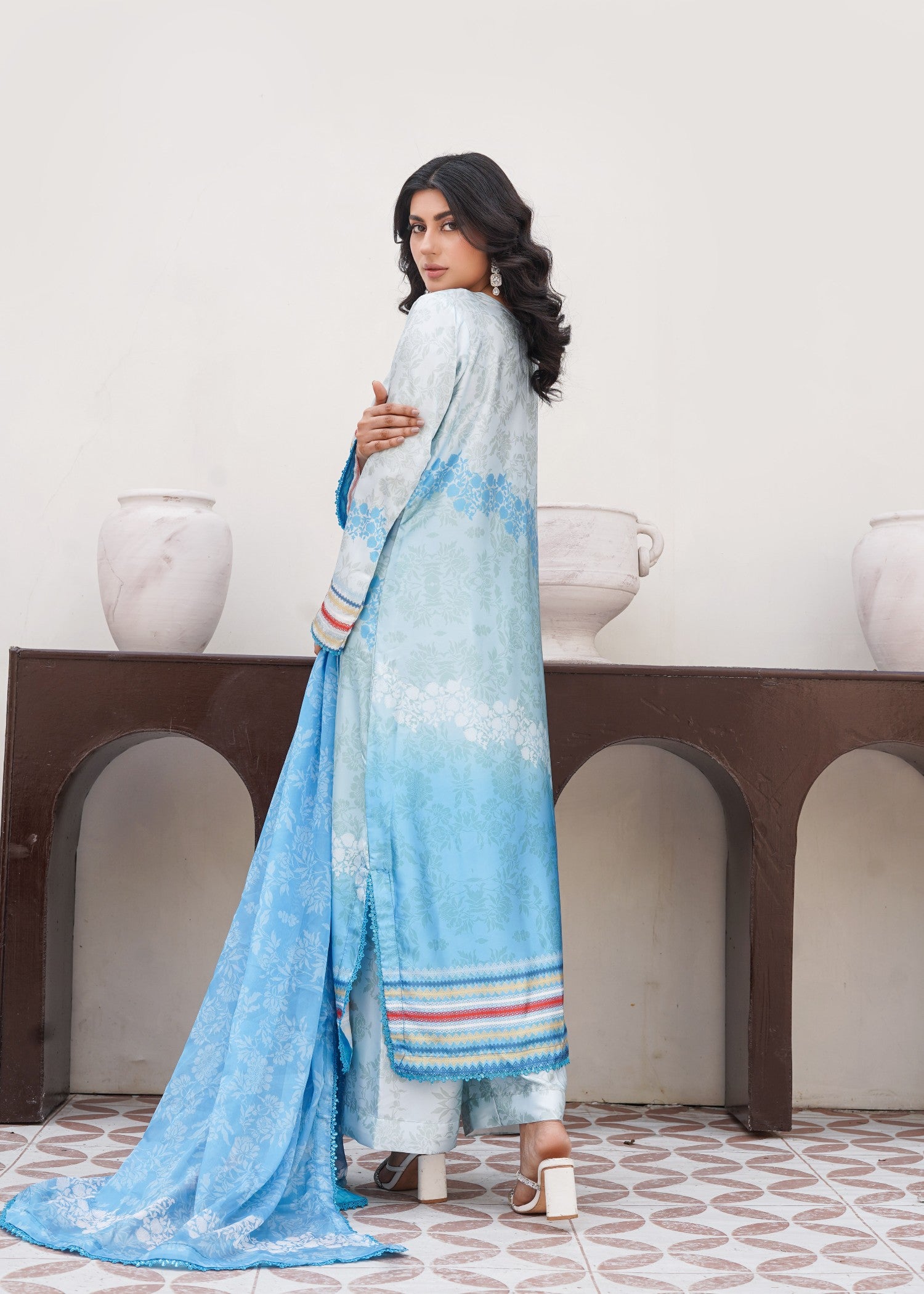 charmuse/shamooz Kaftan in White, arctic blue, ocean blue