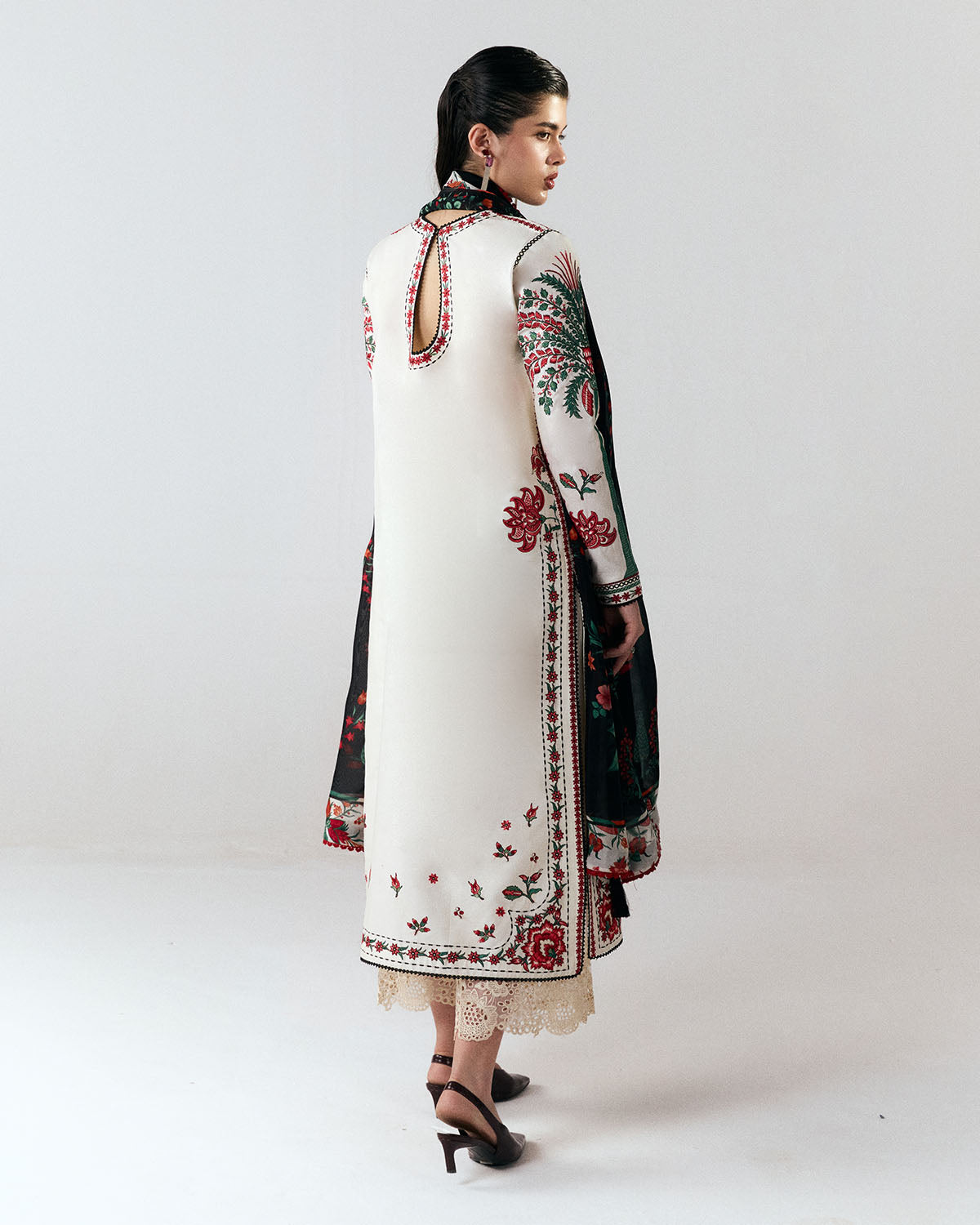 Jugnu Luxury Lawn Edit – Inali