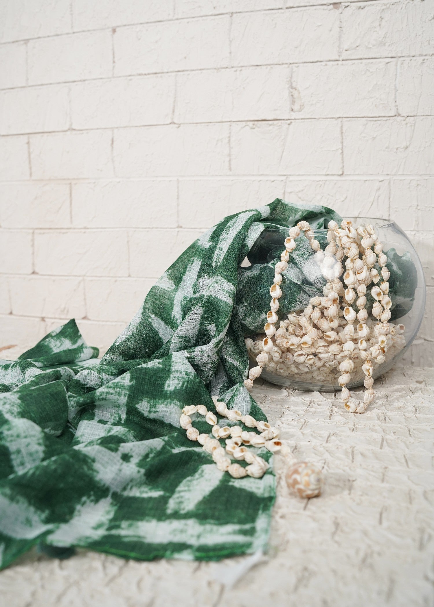 slub lawn Hijab in White, emerald green
