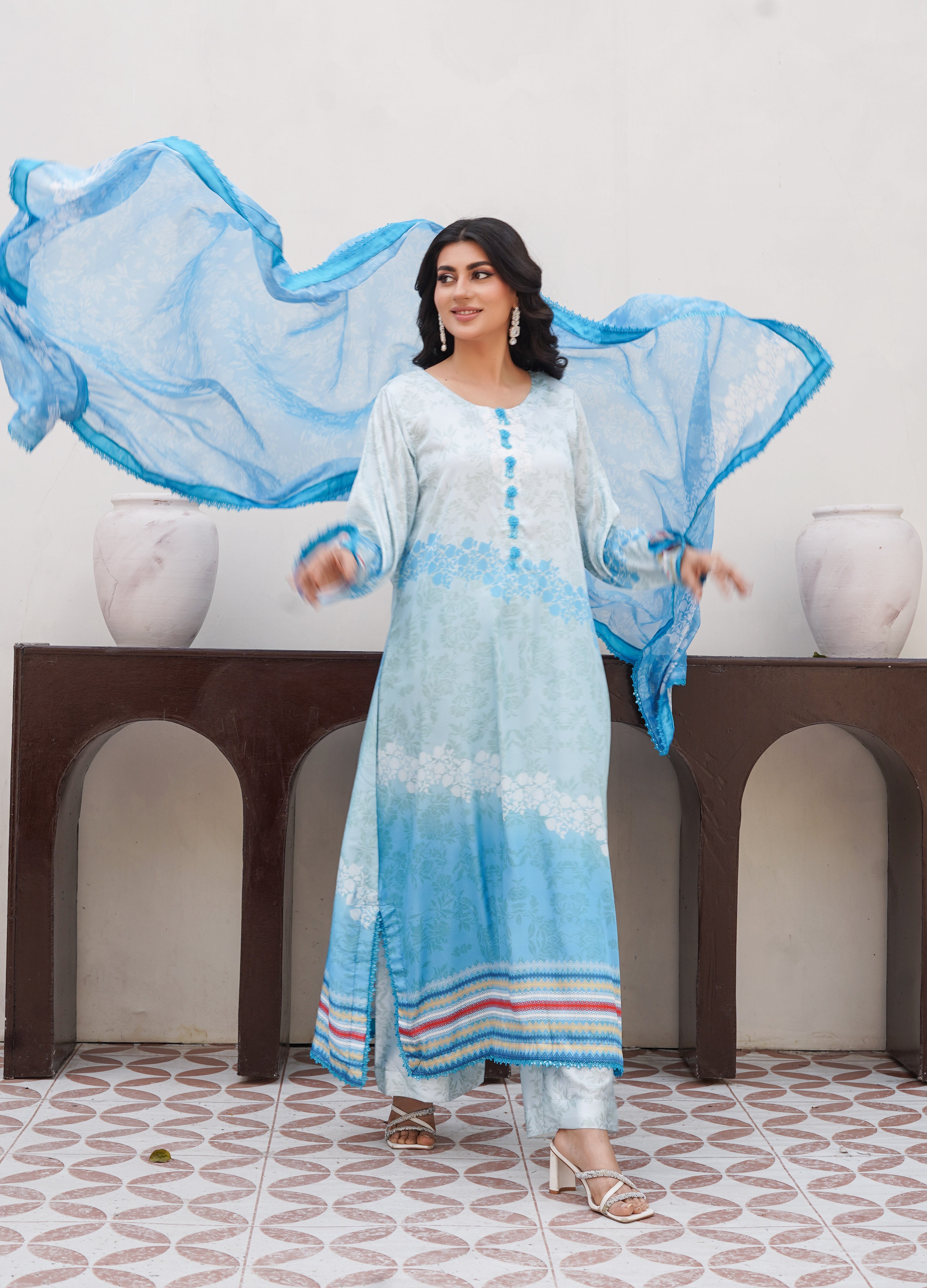 charmuse/shamooz Kaftan in White, arctic blue, ocean blue