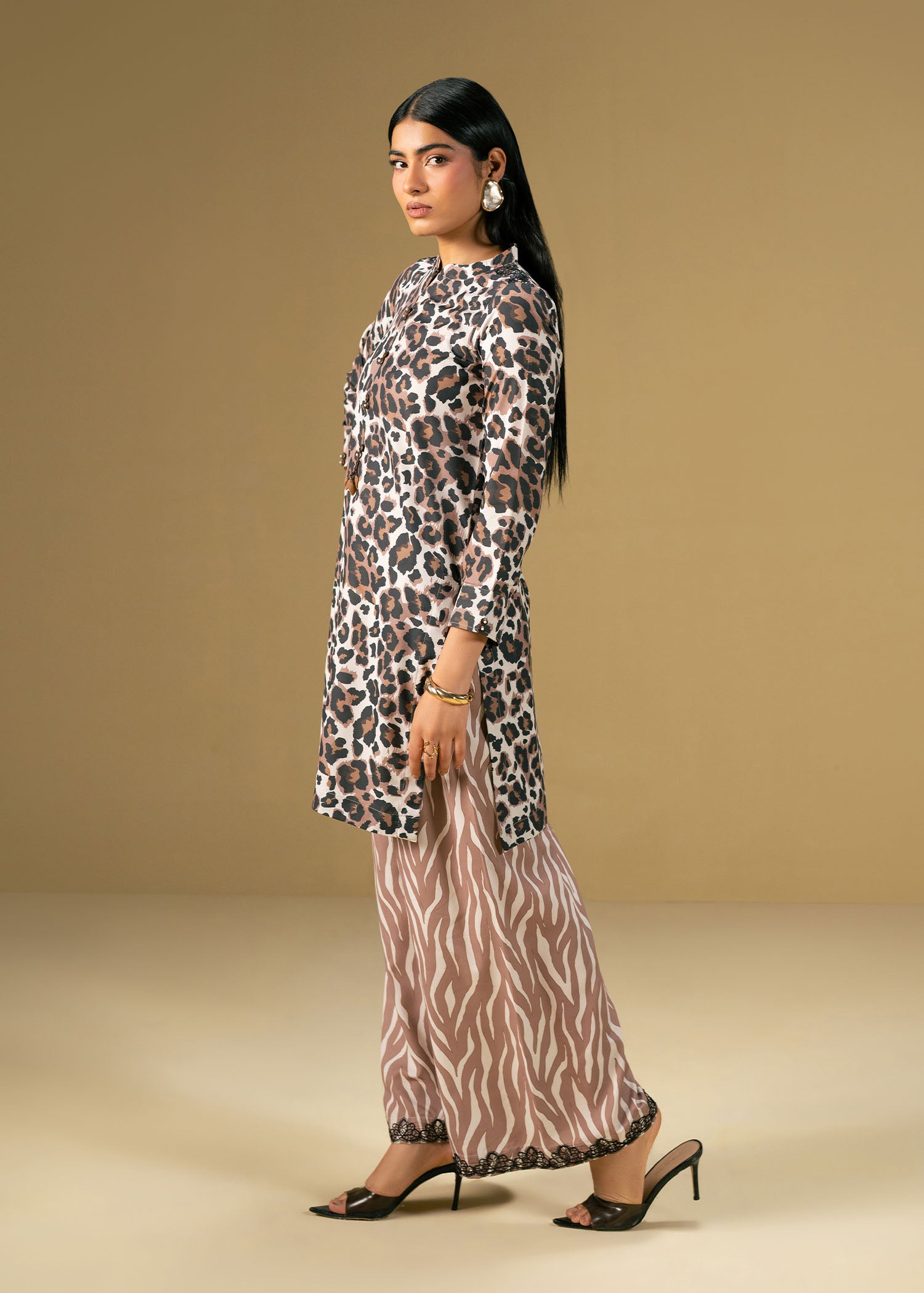 lawn Kurta Set in Black, white, brown