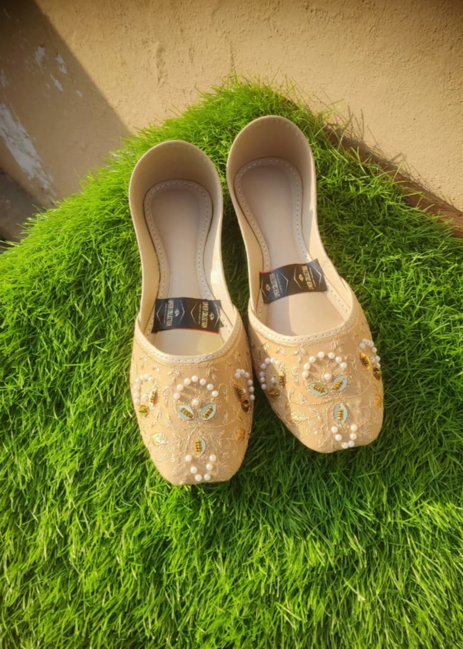 Khussa in Beige by - High Quality Women Khussa YFX2192