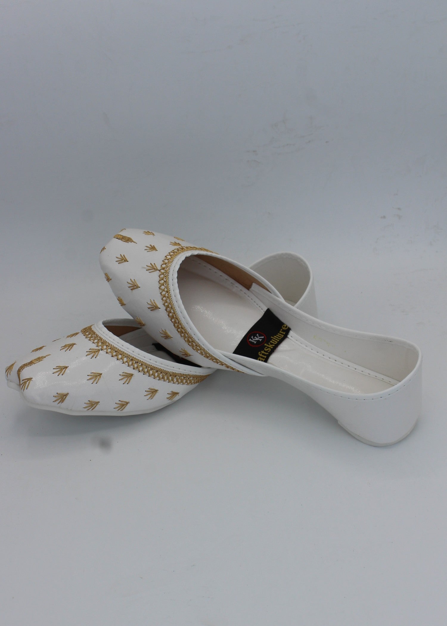 Khussa in White by - High Quality Women Khussa VTP5826