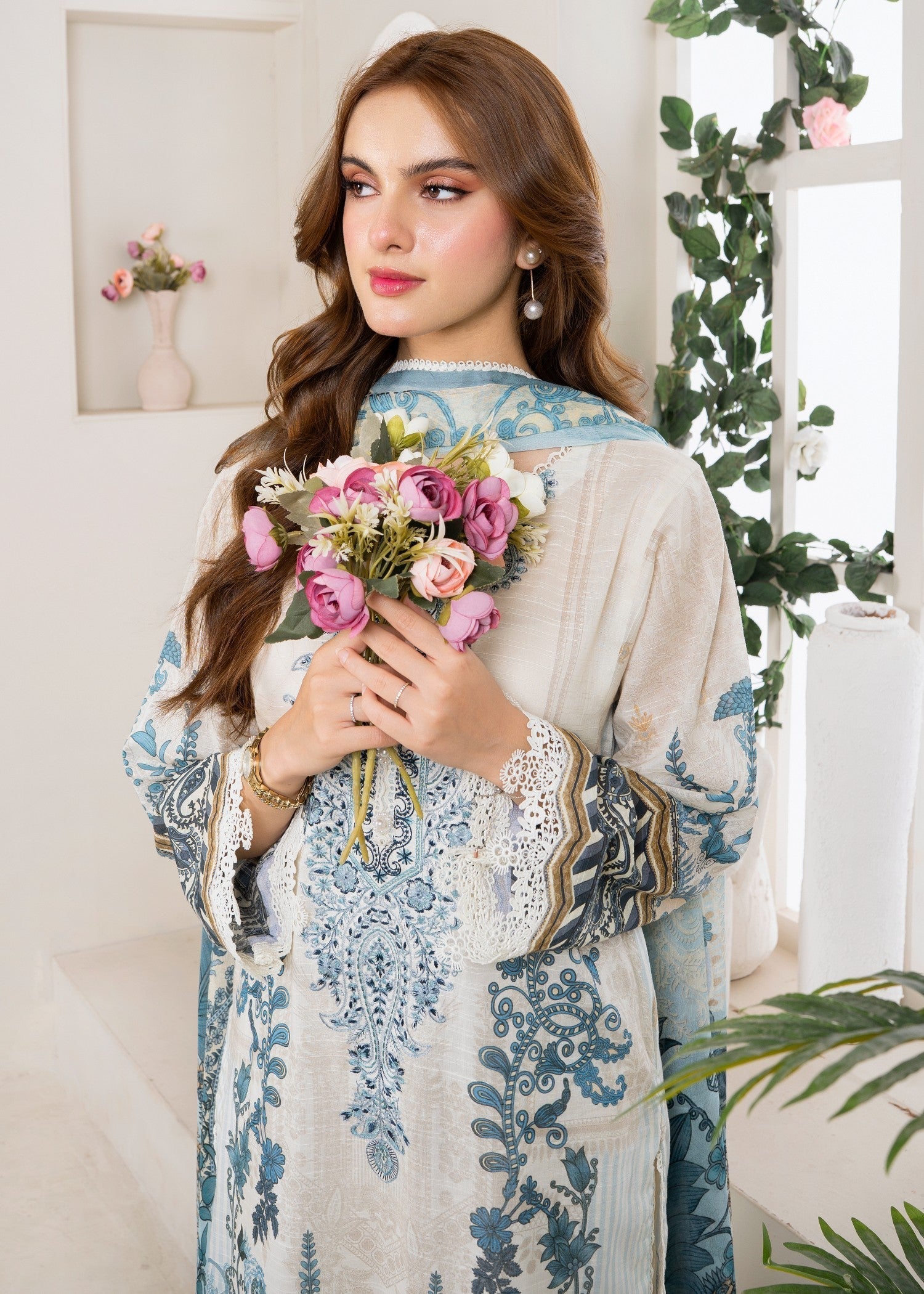 slub lawn Kurta Set in Off-white