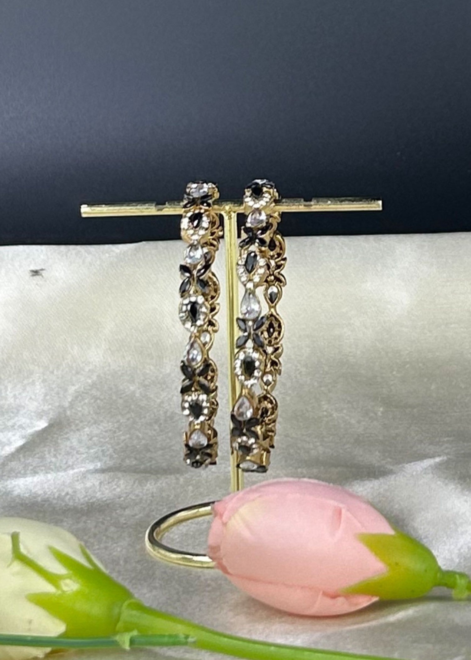 Bangles in Black Color by - Trendy Women Bangles GFL6128