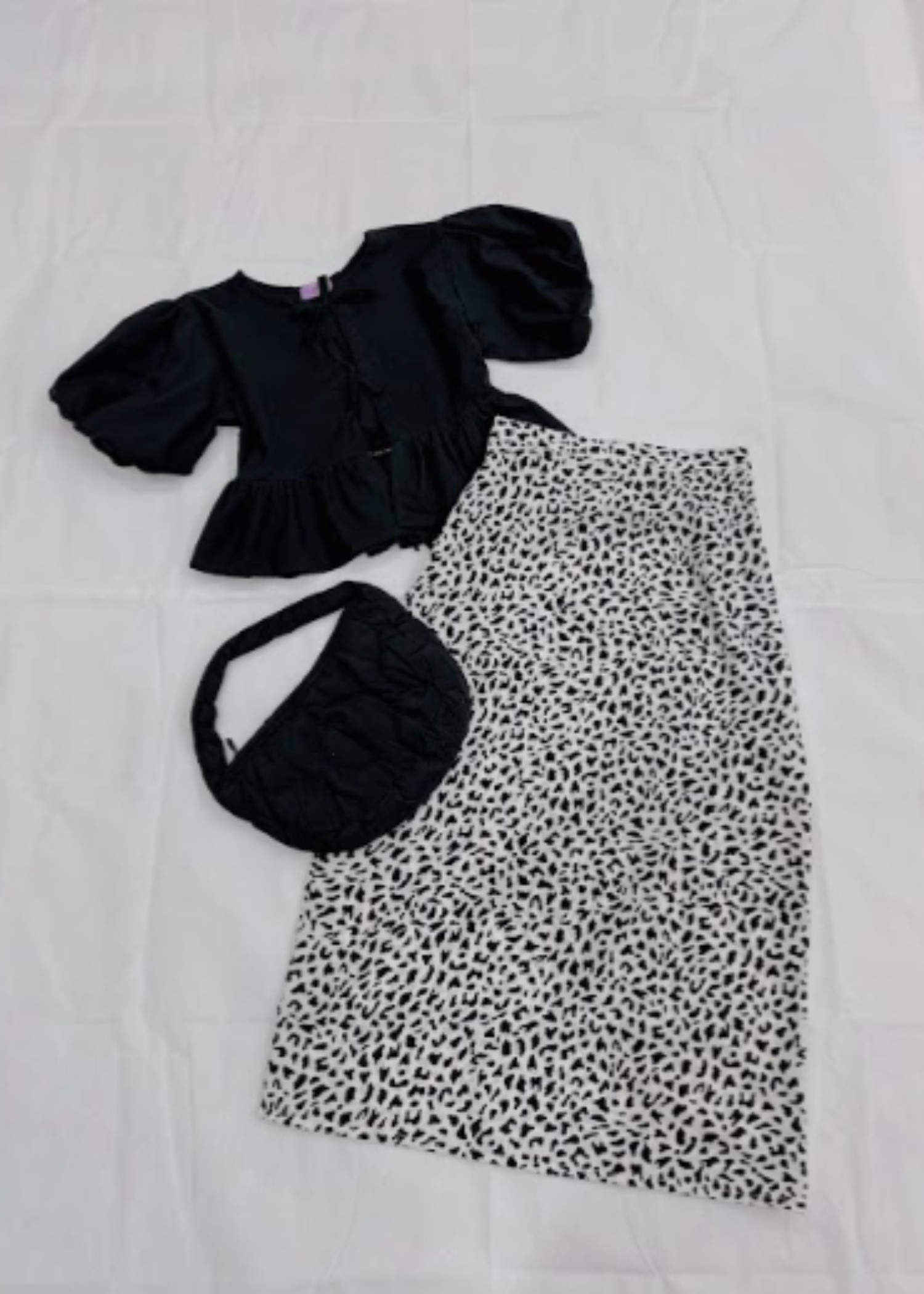 grip Skirt in Black, white