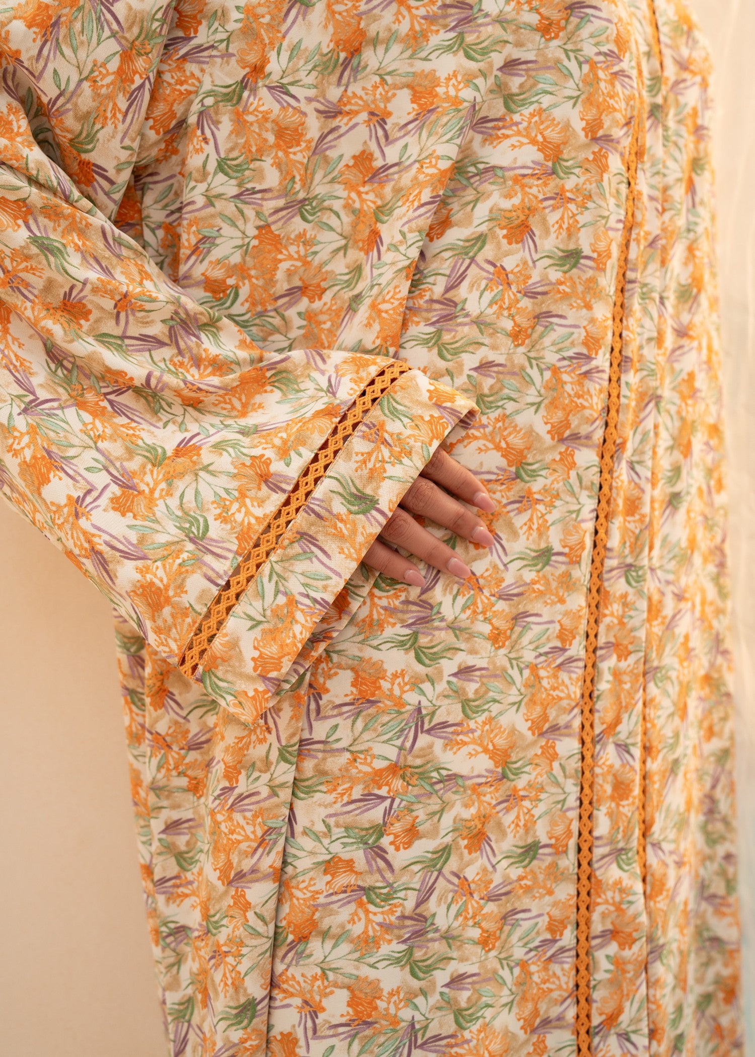 grip Abaya in Multi, peach orange, yellow-orange