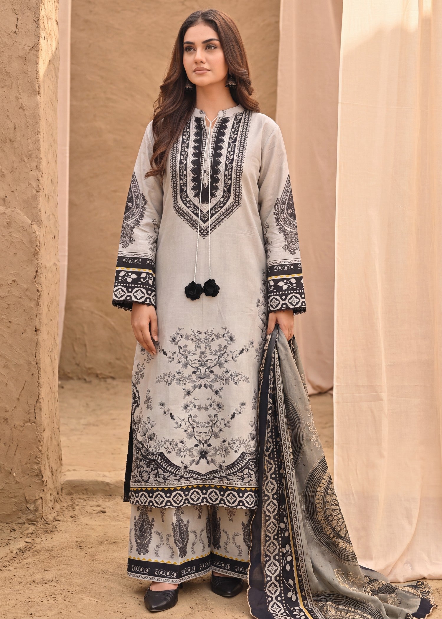 lawn Kurta Set in Chalk