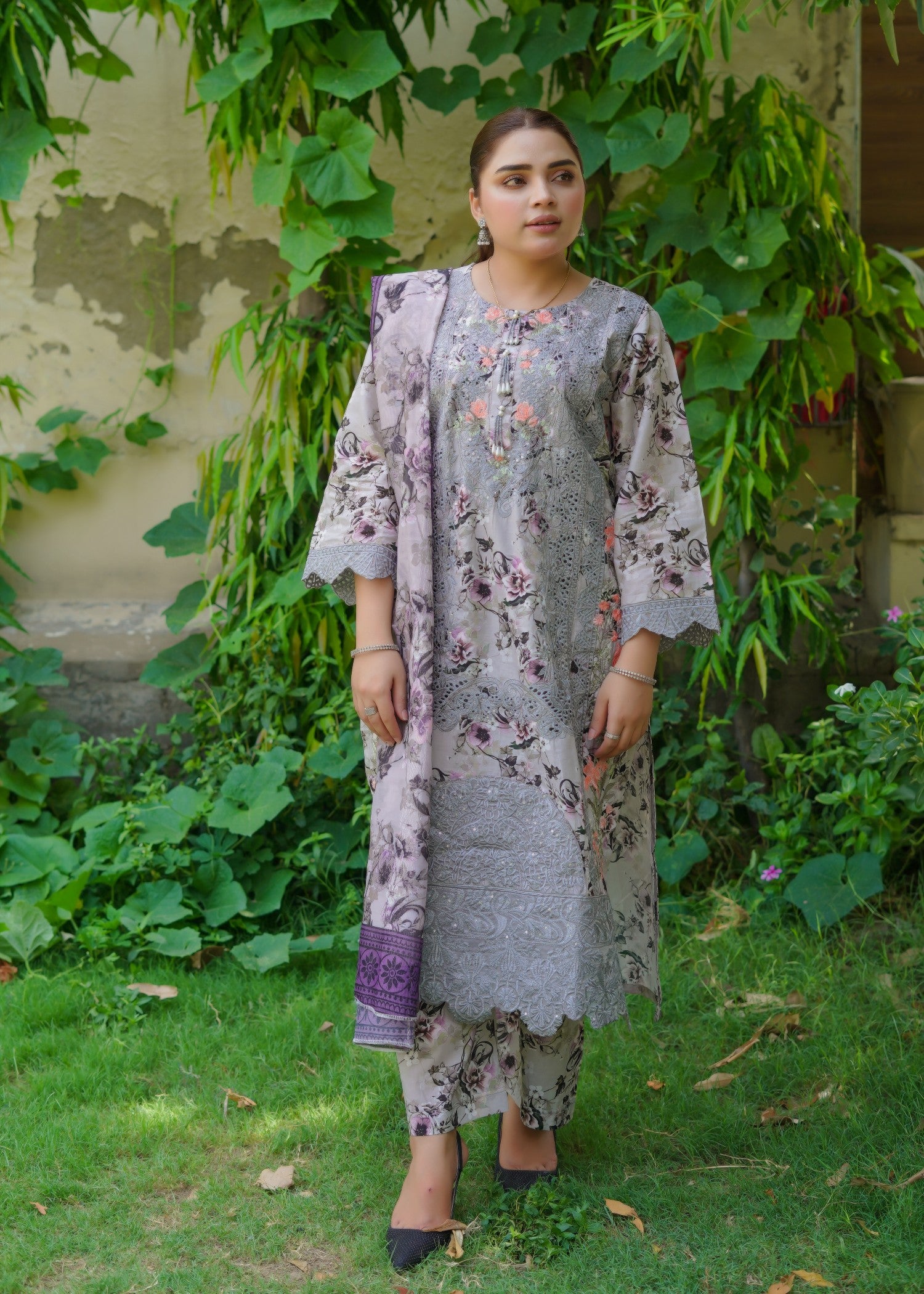 swiss lawn Kurta Set in Grey