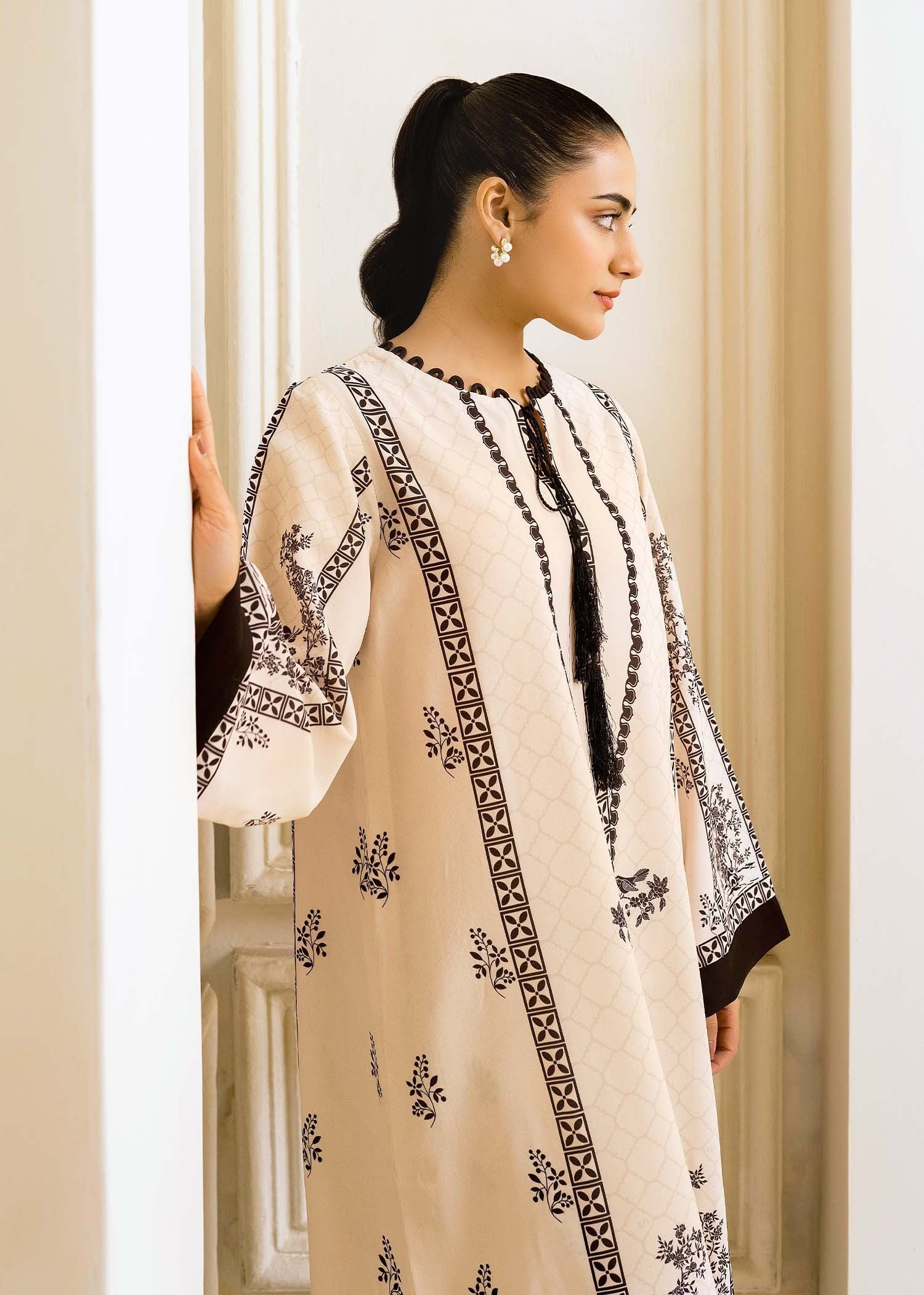crepe Kaftan in Off-white