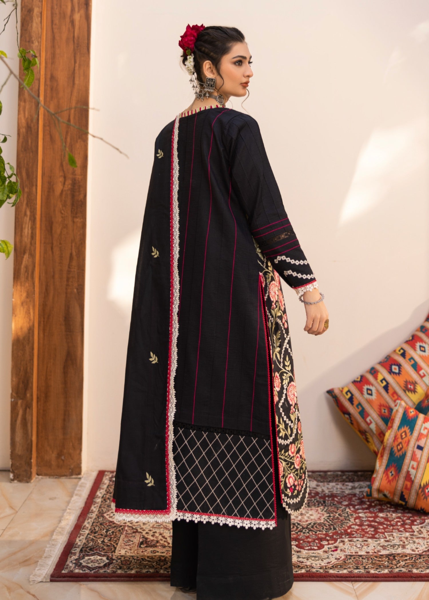 jacquard Unstitched in Black