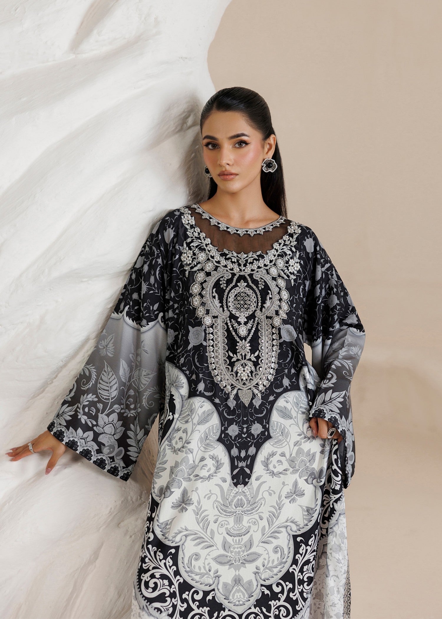 raw silk Kaftan in White, black