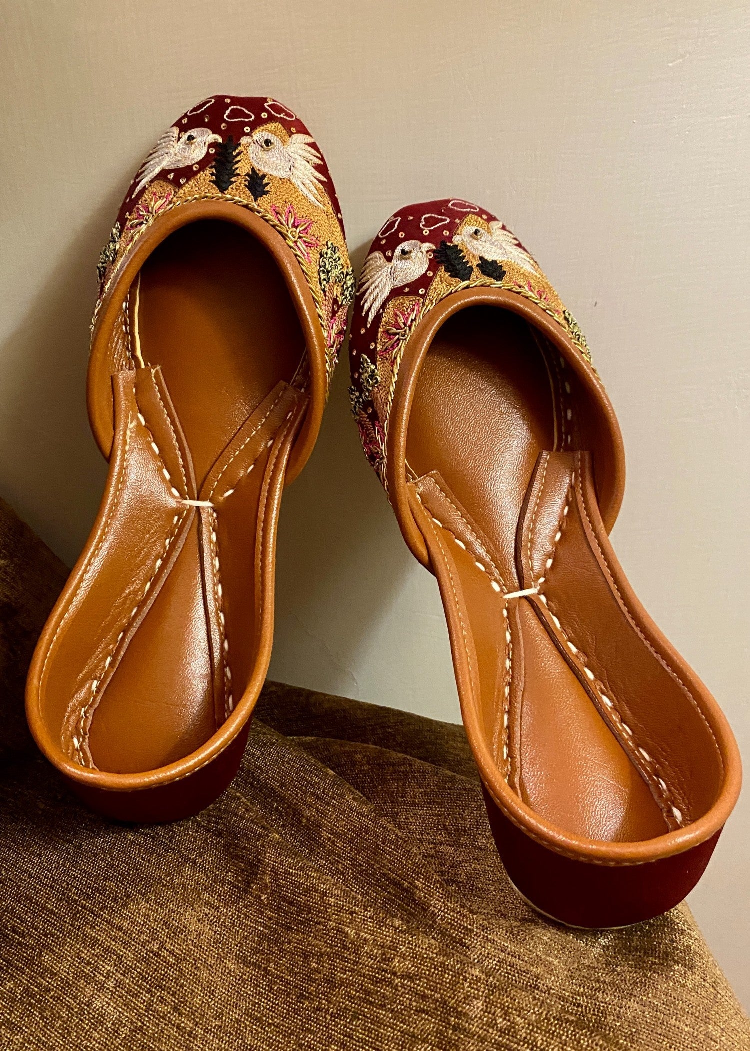 Khussa in Maroon by - High Quality Women Khussa JQF2288