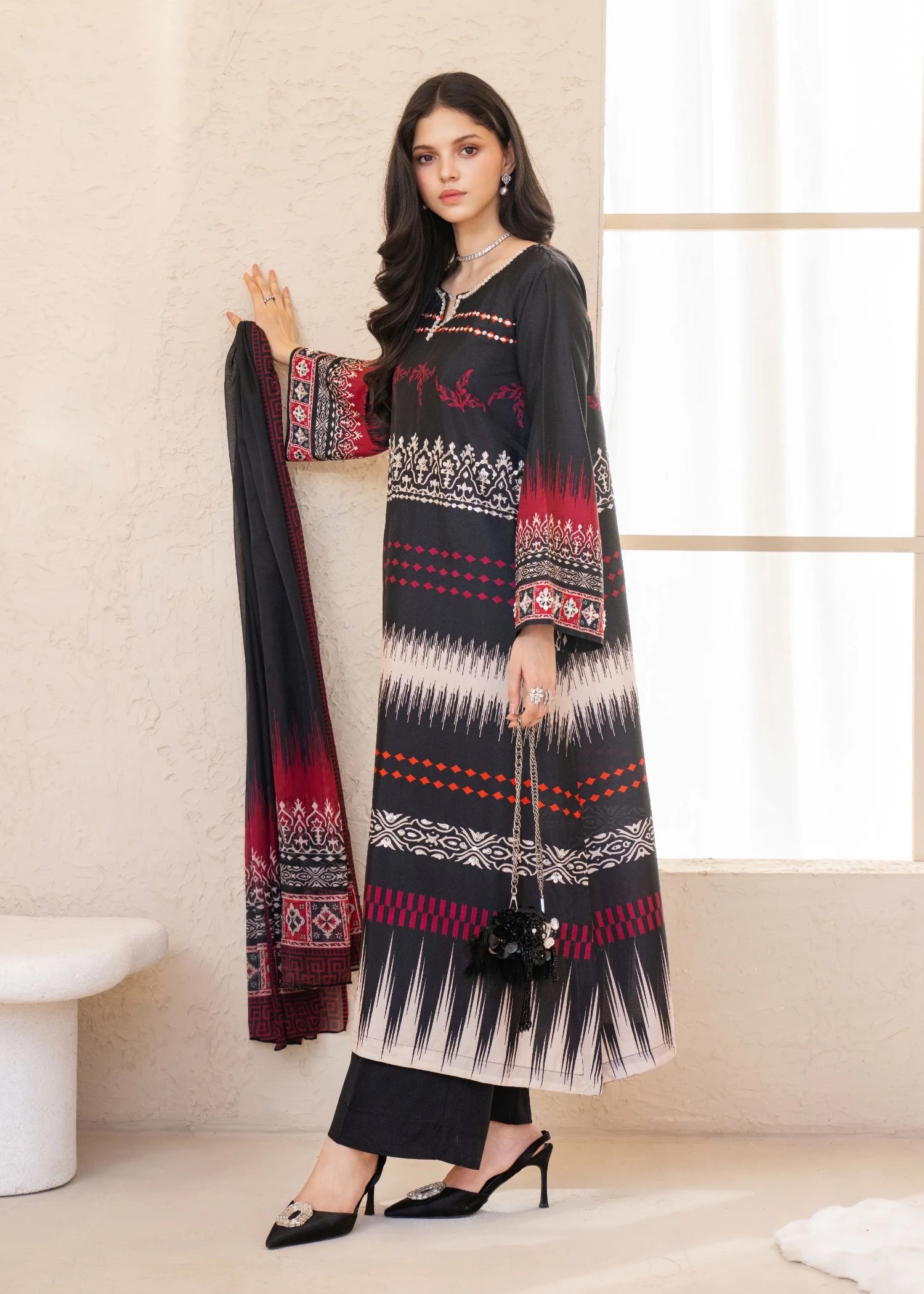 silk grip Kurta Set in Black, blood red, pearl white