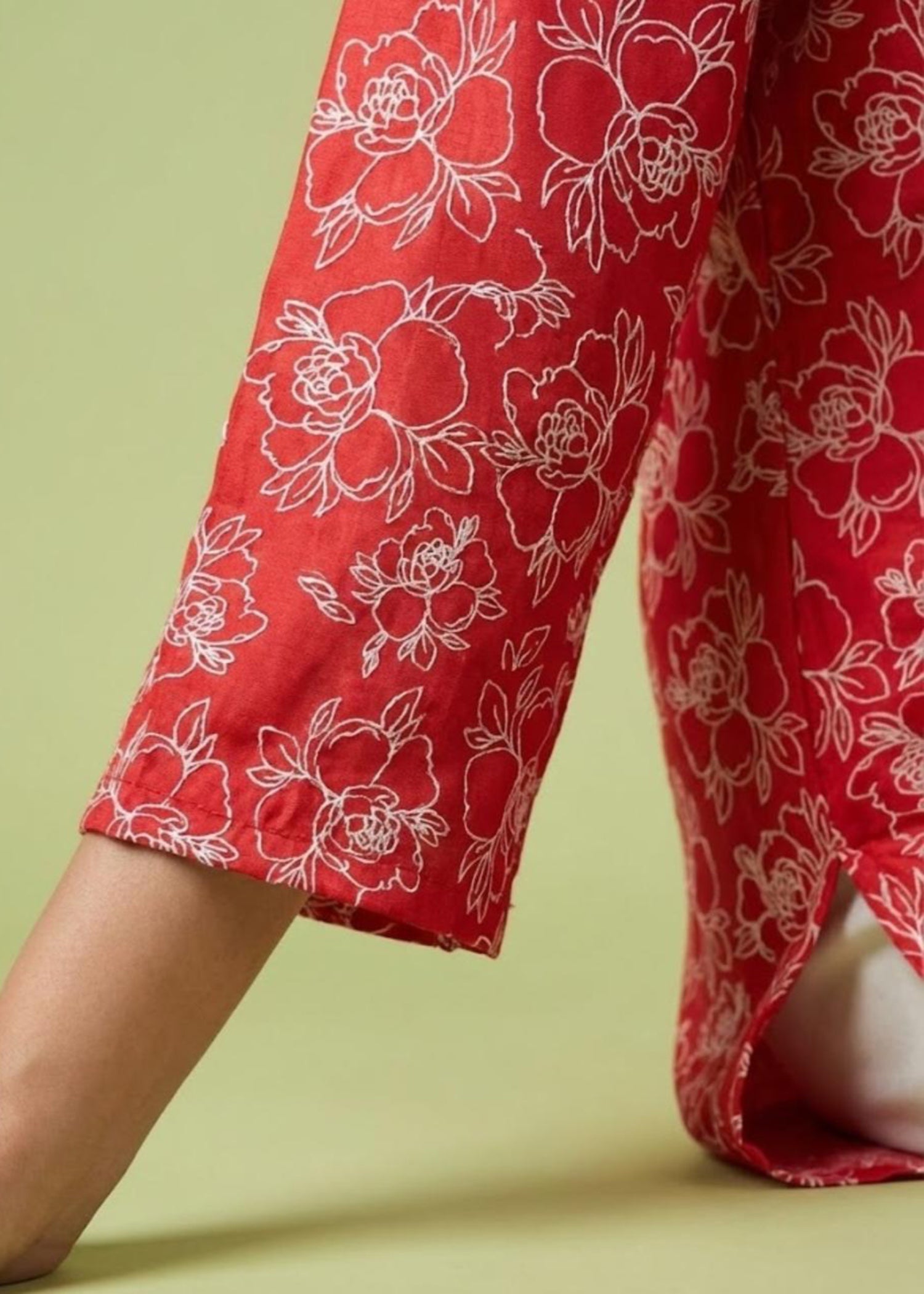 linen Kurta Set in White, red