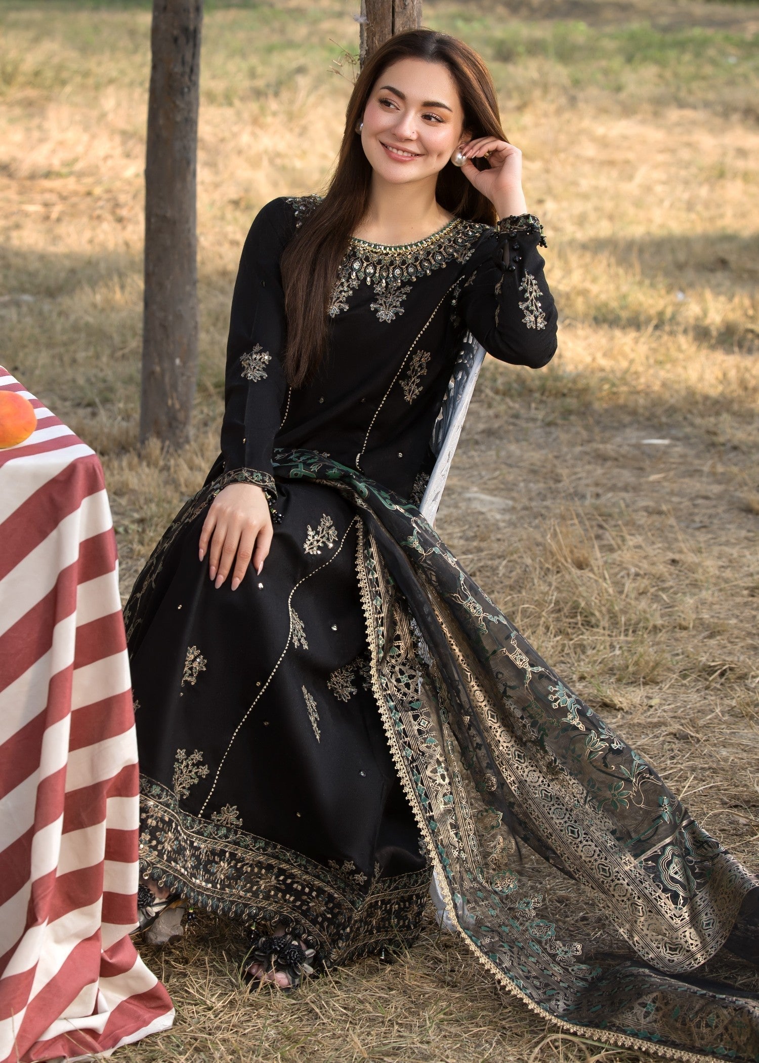 self jacquard Pishwas in Black