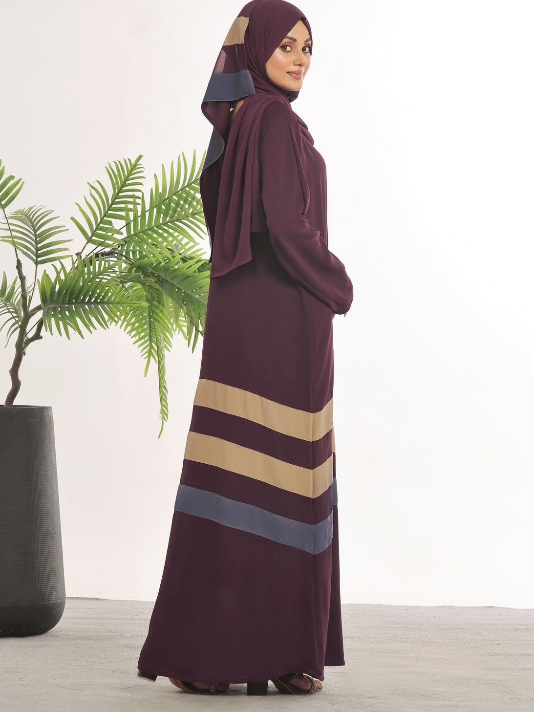 polyester Abaya in Plum