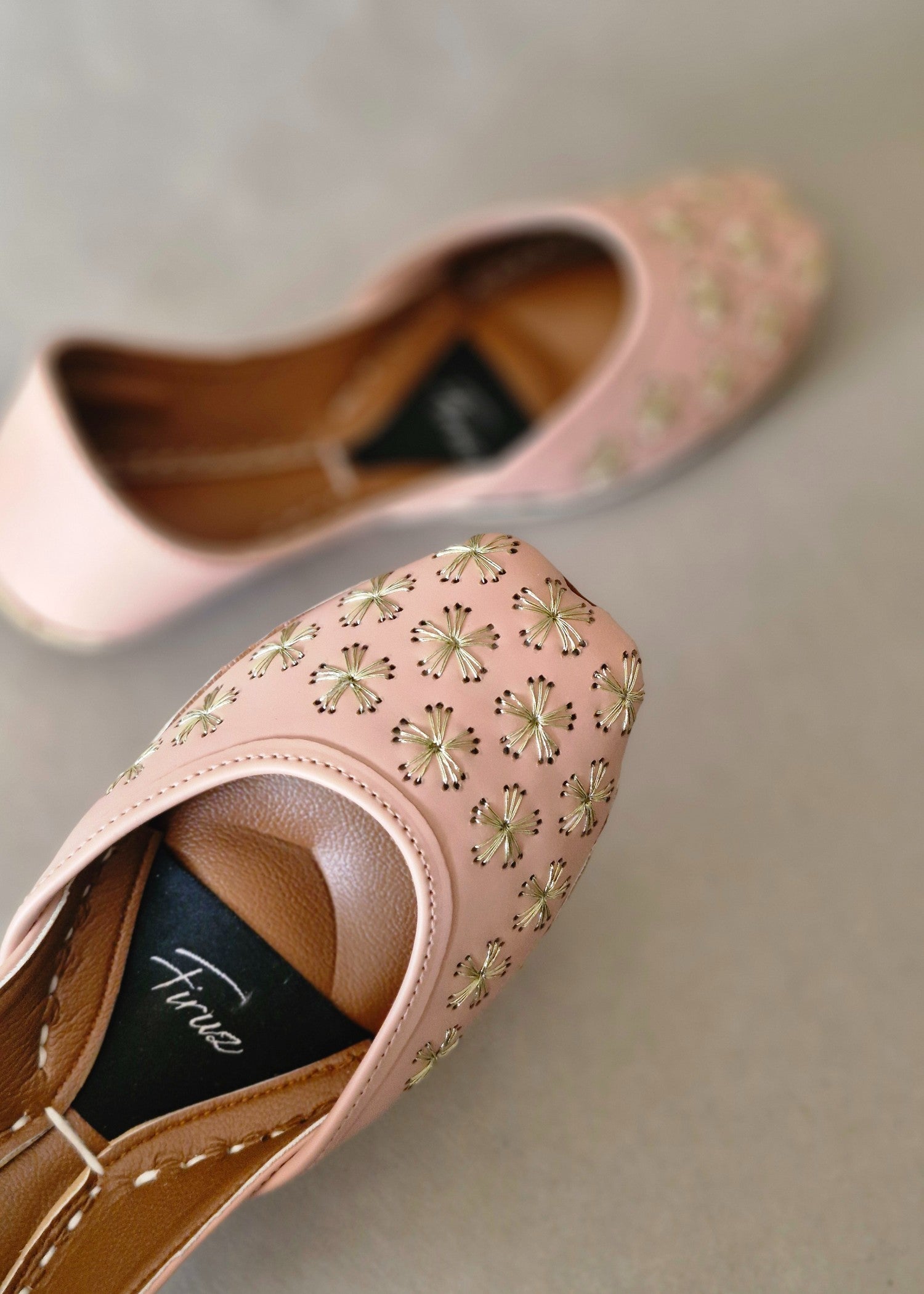 Khussa in Pastel pink by - High Quality Women Khussa GDS2867