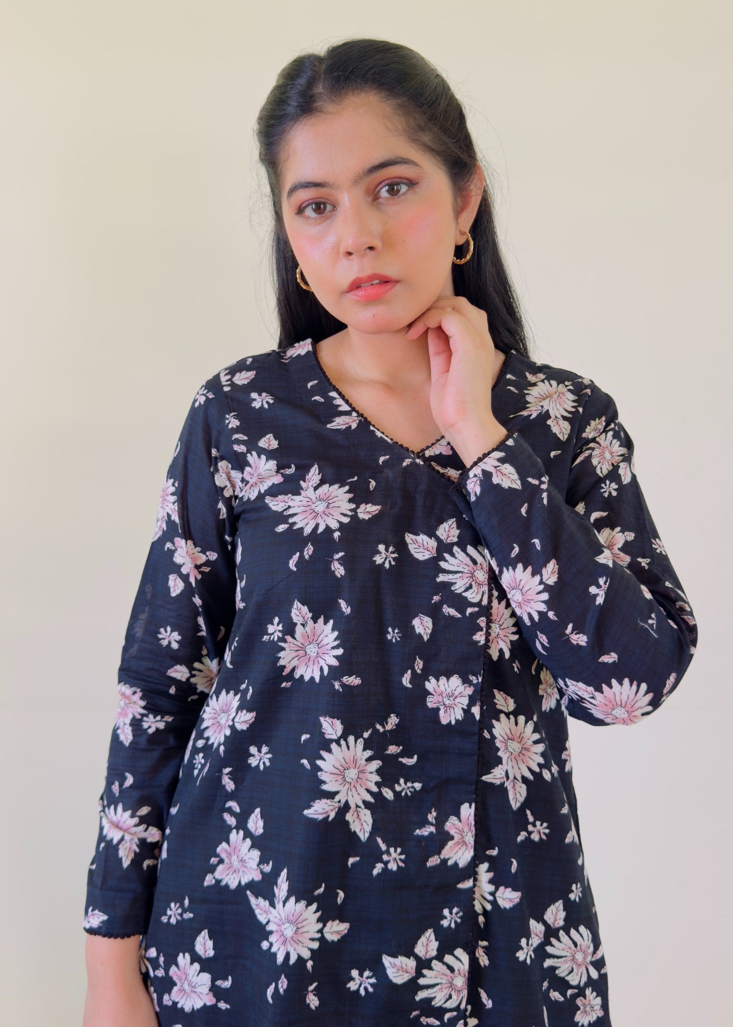 cambric Angrakha in Off-white, midnight blue, black