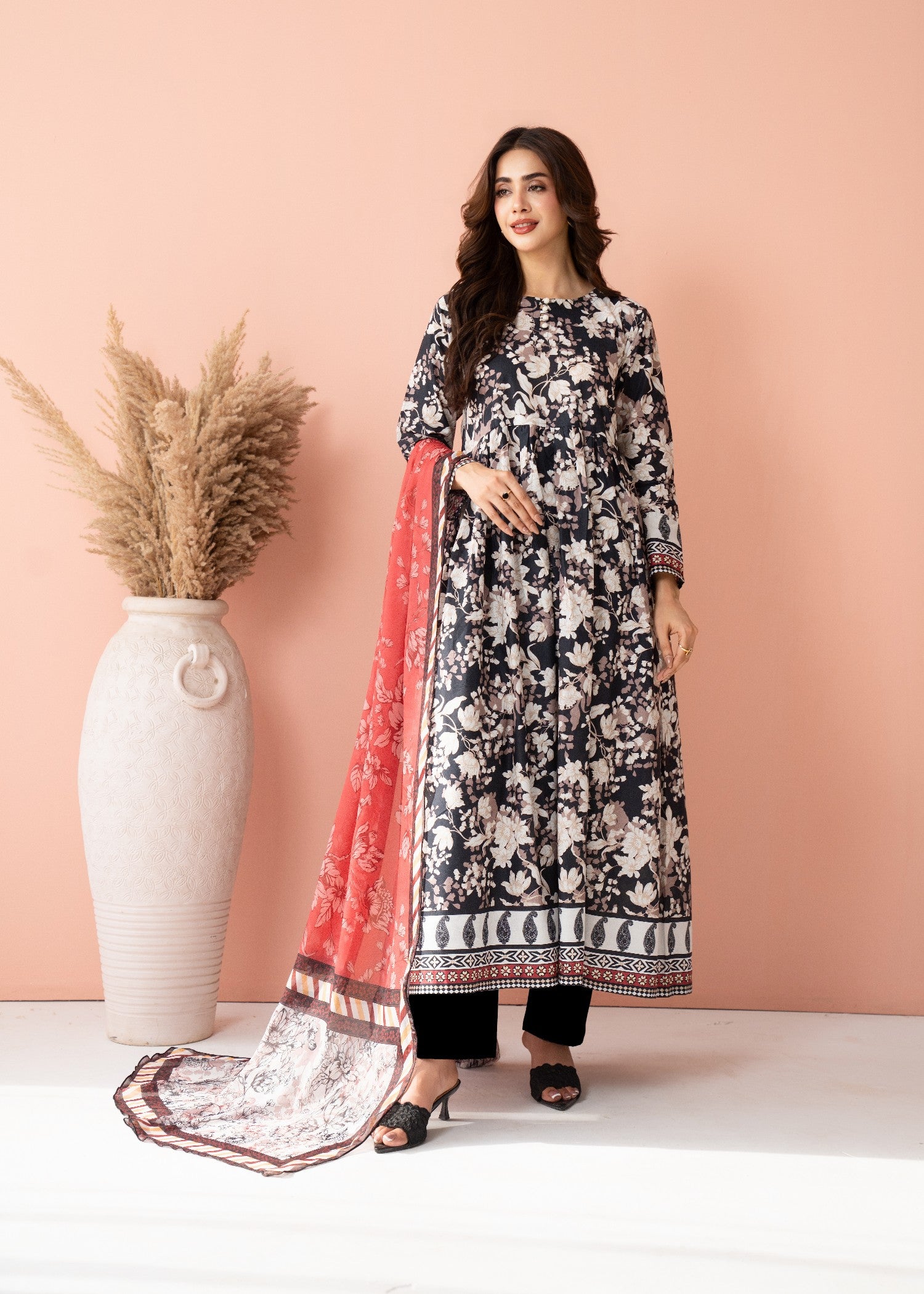 lawn cotton Pishwas in Ivory, black