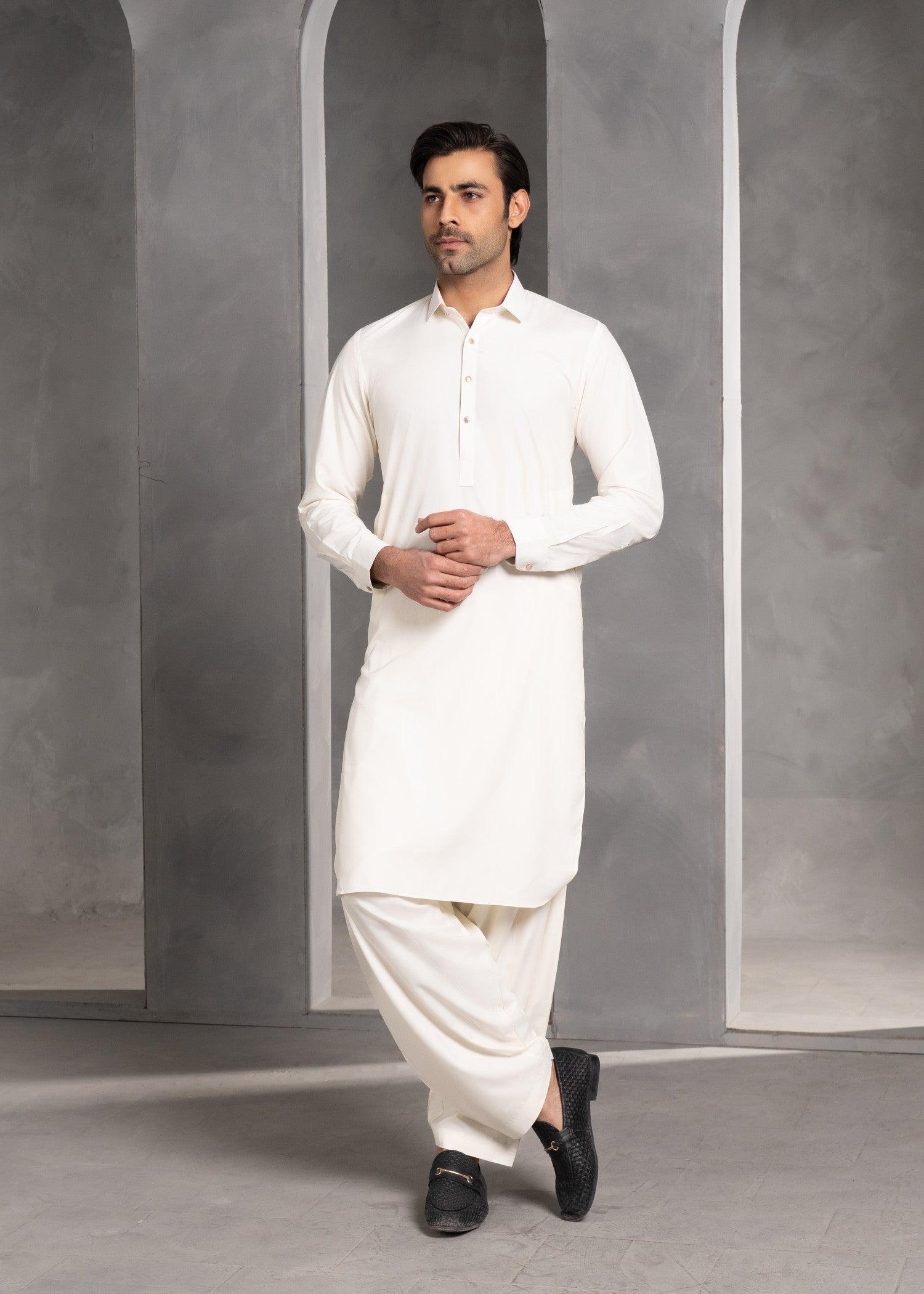 blended satin Shalwar Kameez in Off-white