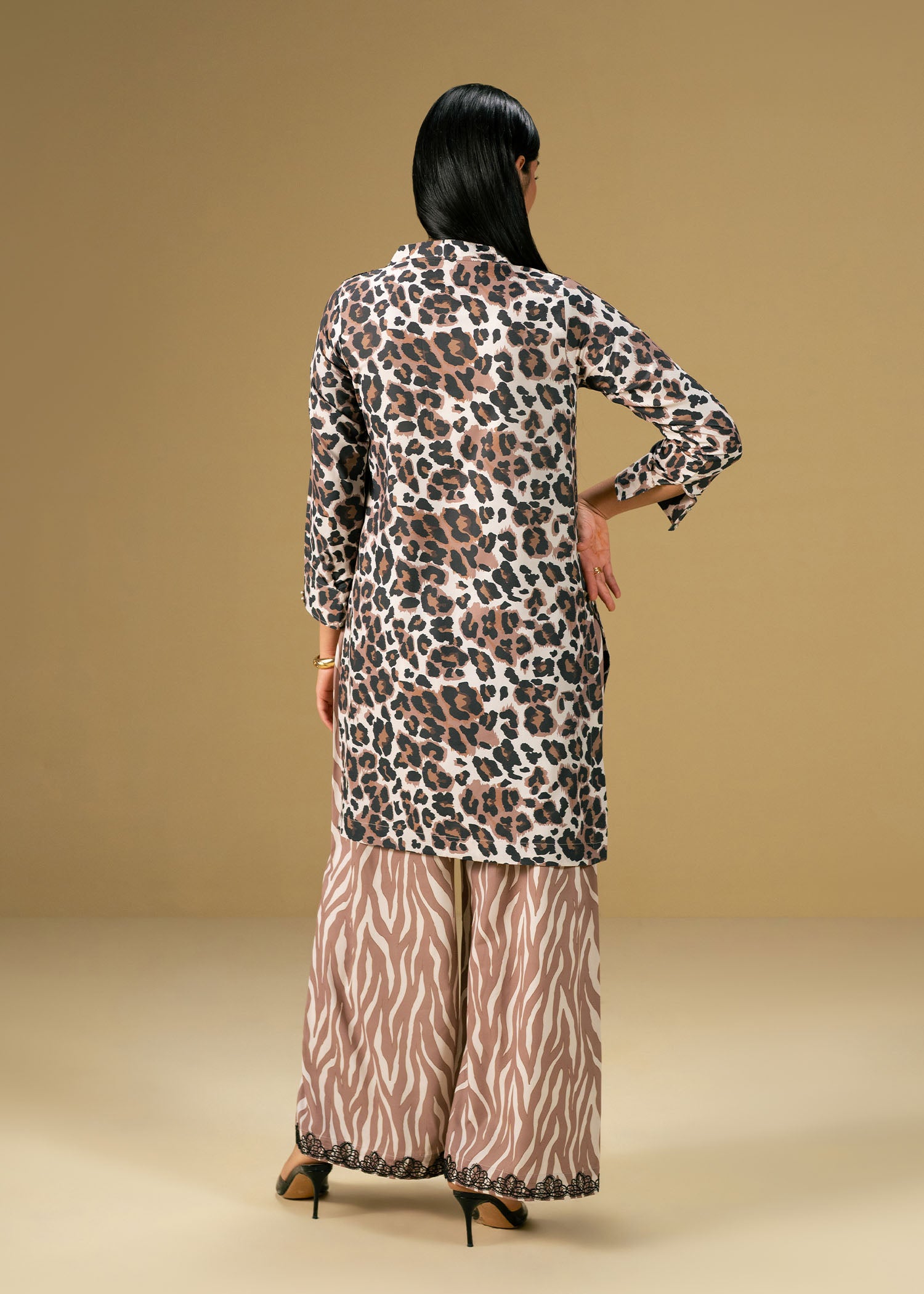 lawn Kurta Set in Black, white, brown