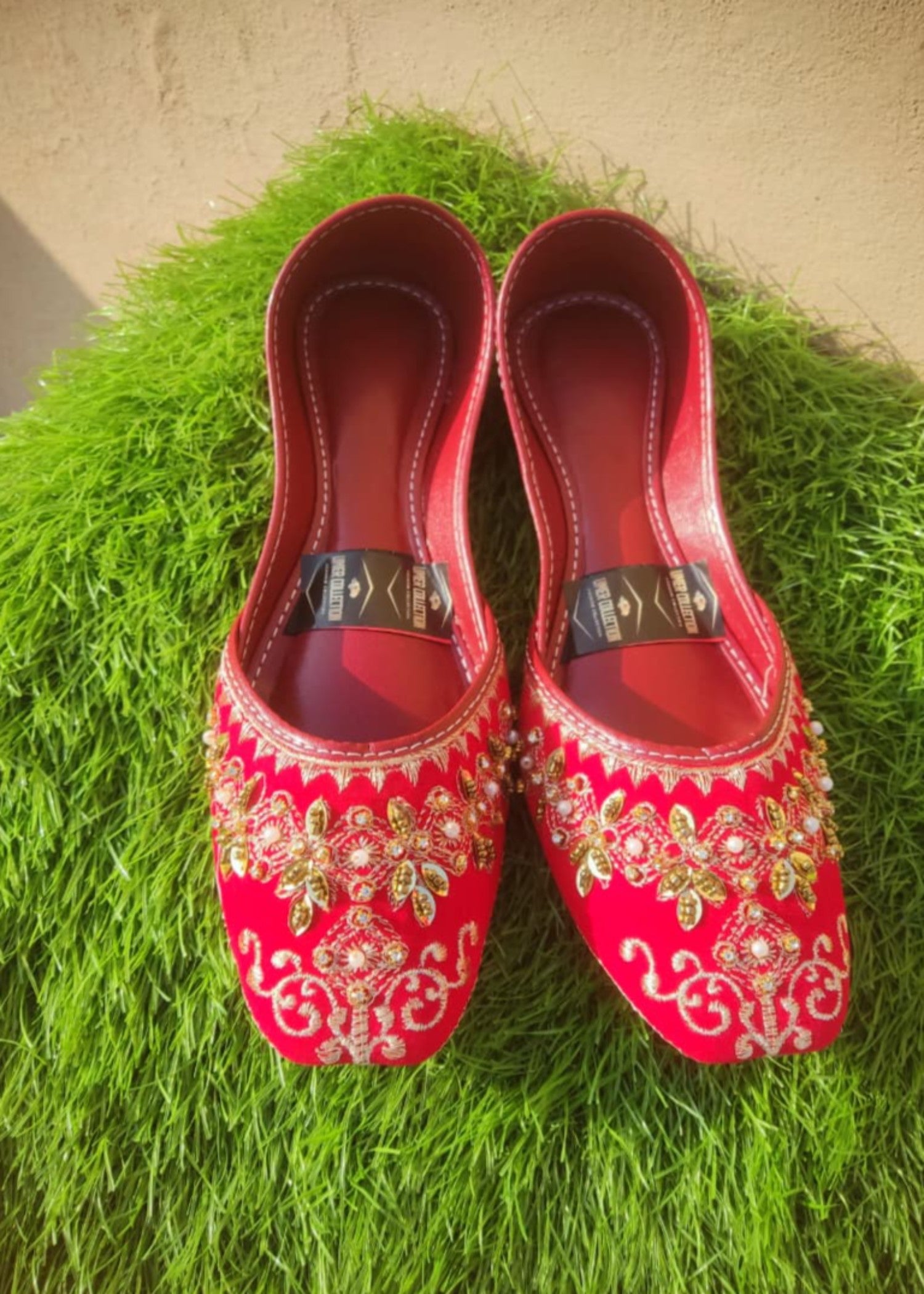 Khussa in Venetian red by - High Quality Women Khussa TQF6170