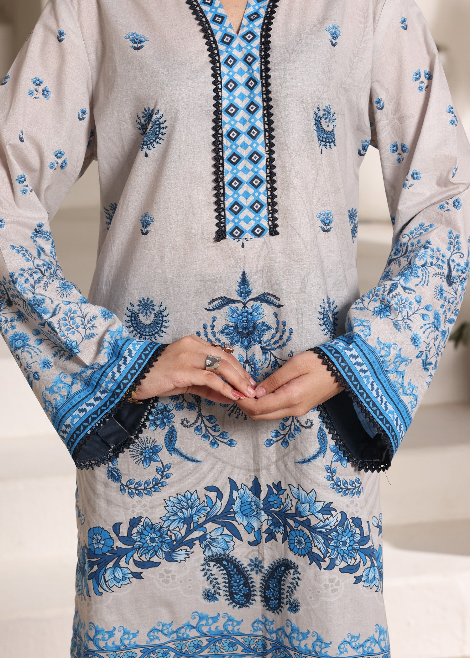 lawn Kurta Set in Light grey