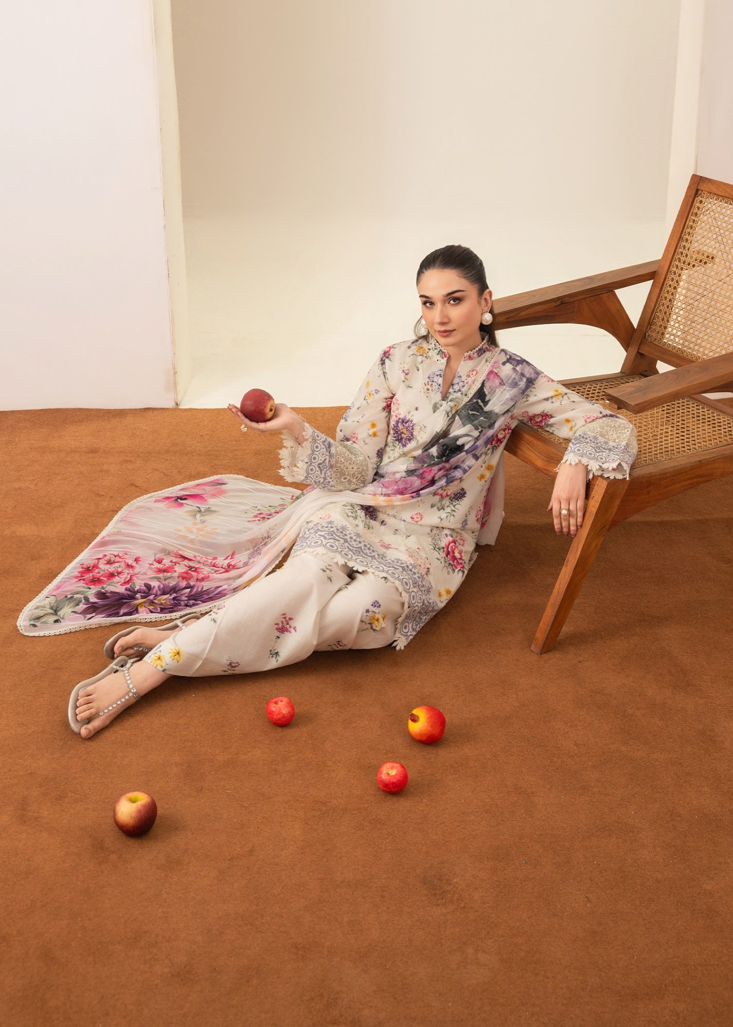 lawn Kurta Set in Off-white