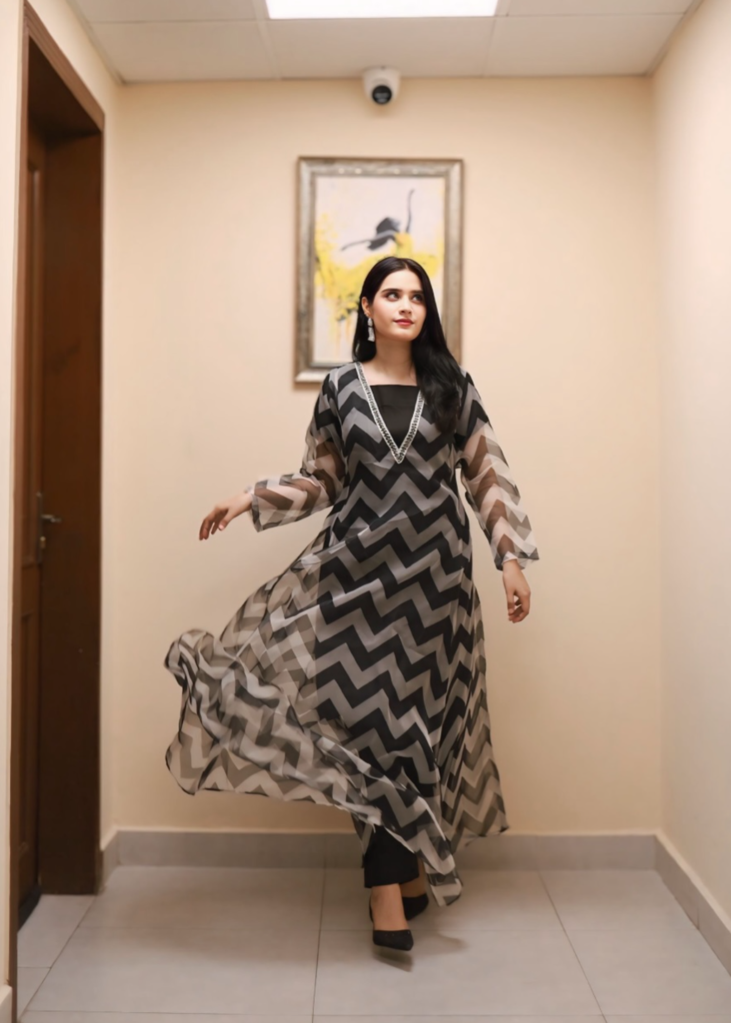 tissue Maxi in Black, white