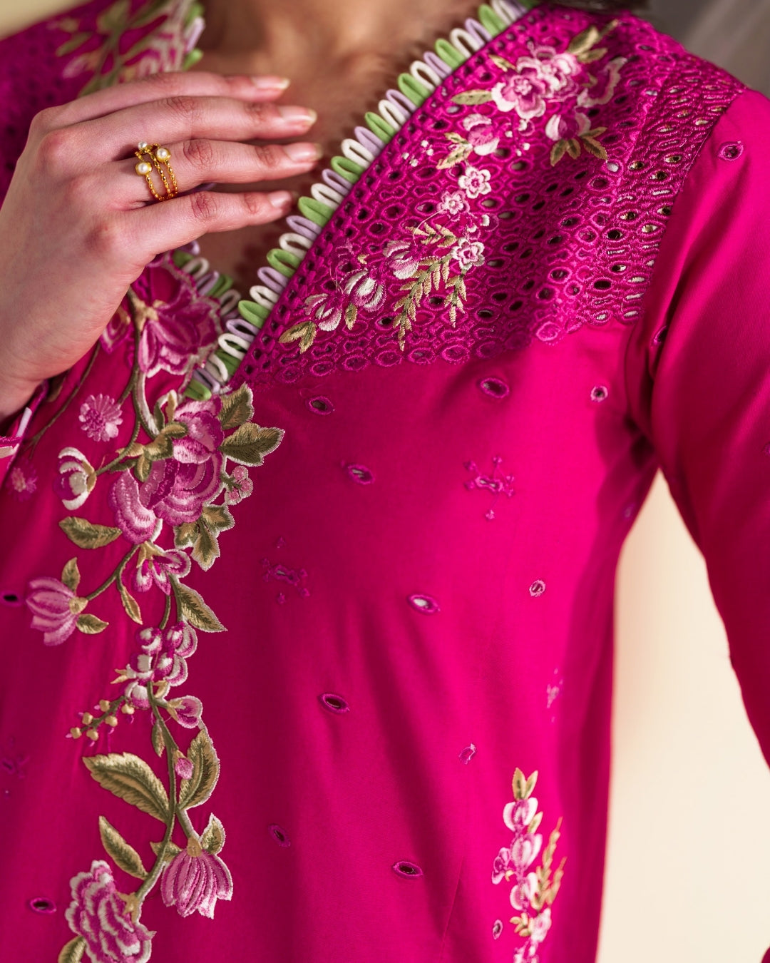 Whispers of Summer Luxury Lawn – CECILY