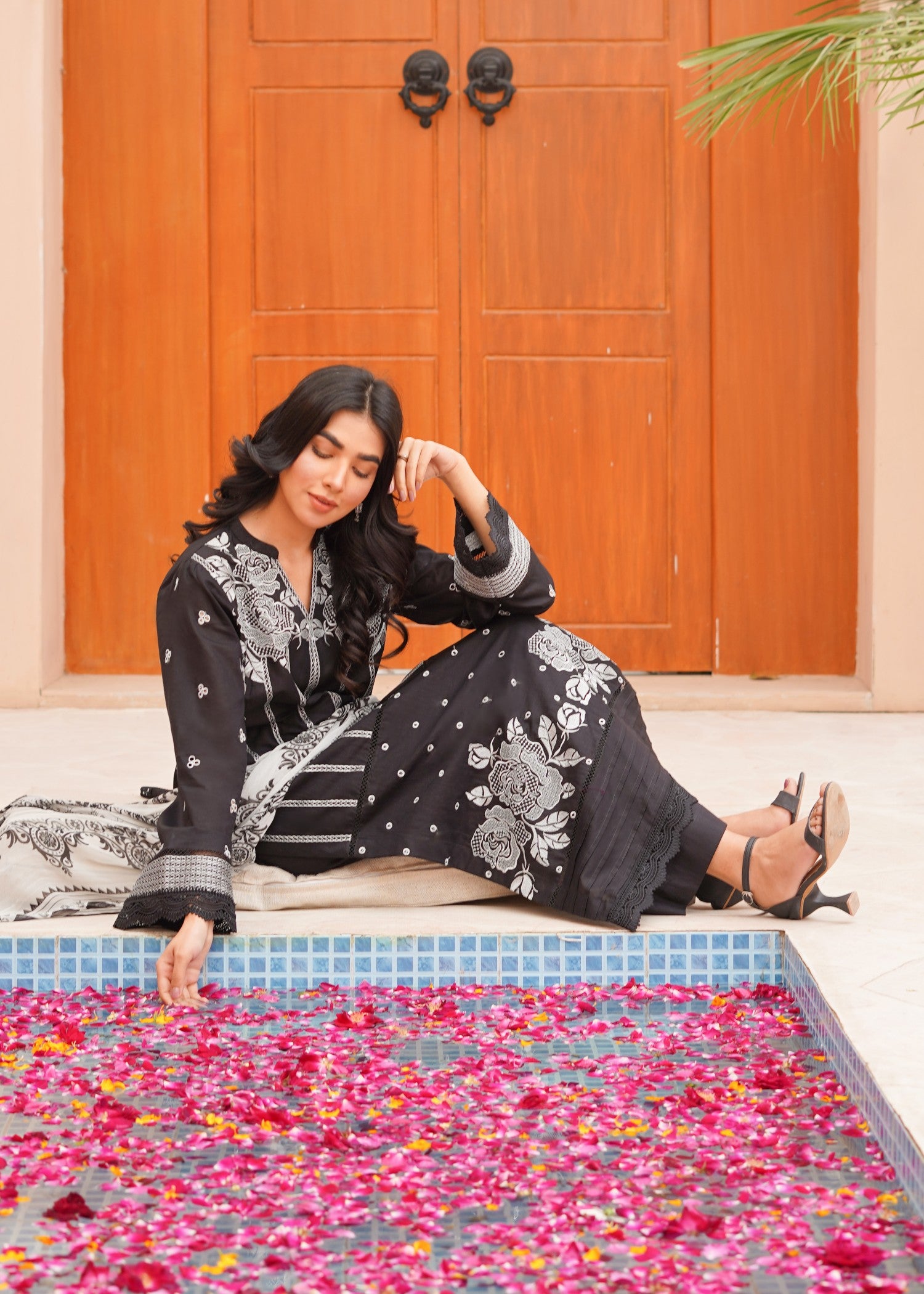 lawn Kurta Set in Obsidian