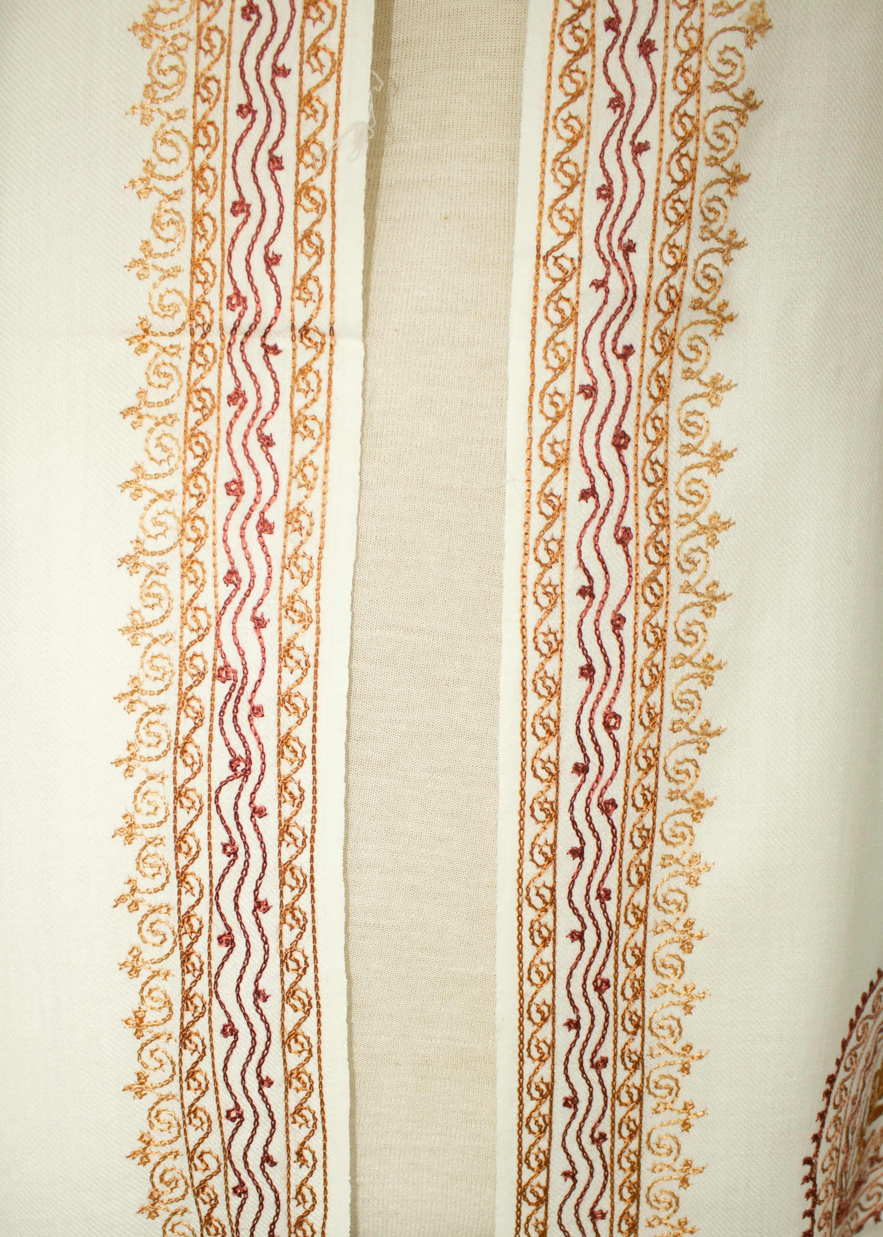 Shawl in White Color by - Trendy Women Shawl GQY3530