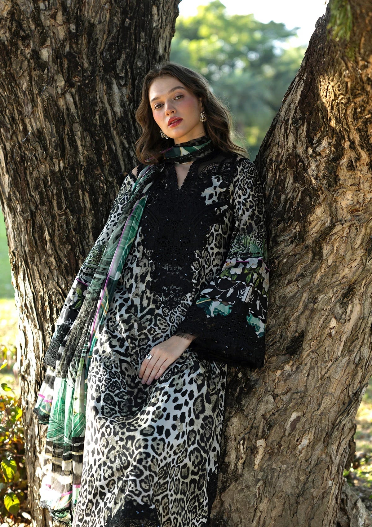 Signature Embroidered Lawn Prints – ESA-3A BELLADURNE