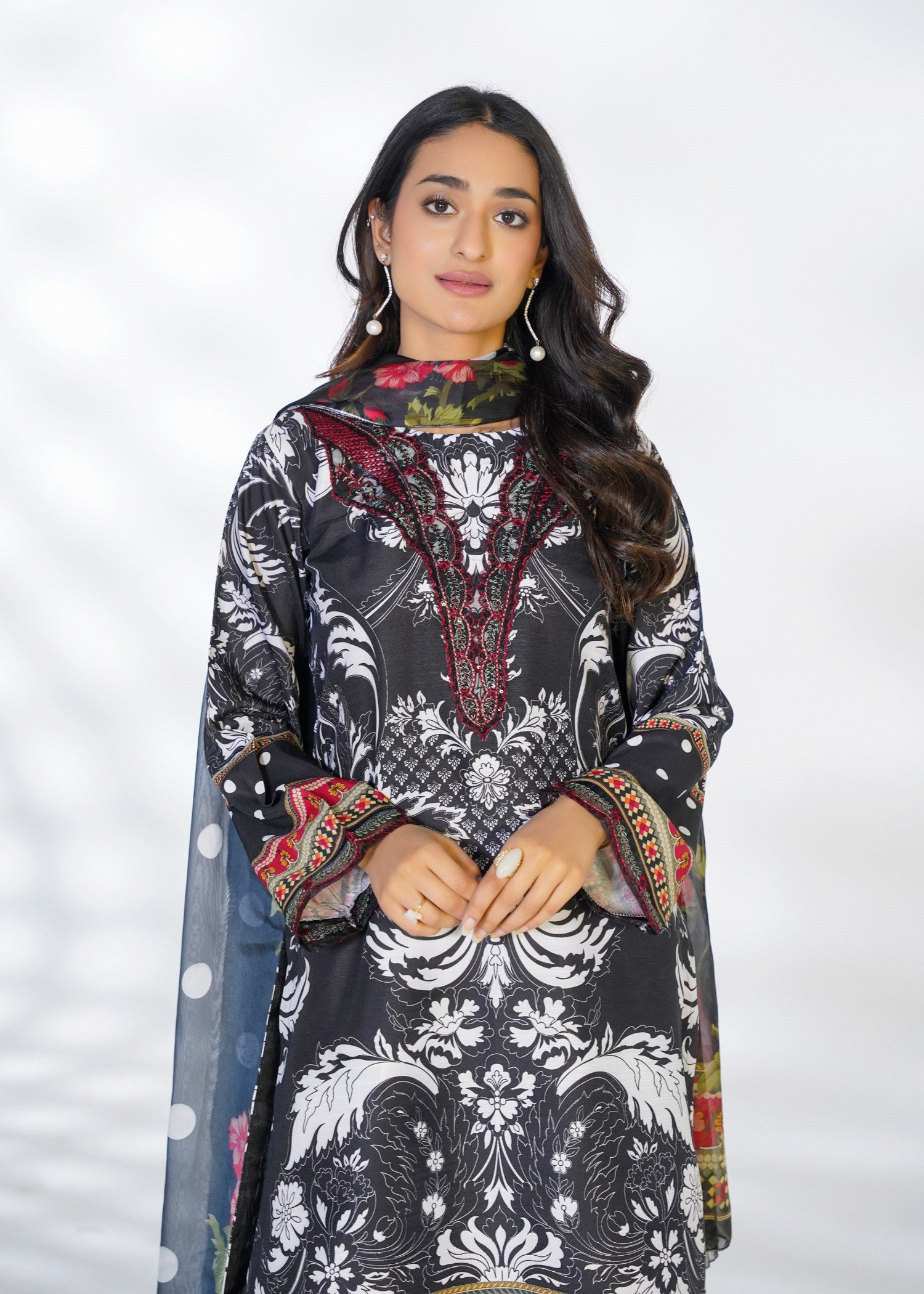 pk raw silk Kurta Set in Black, white