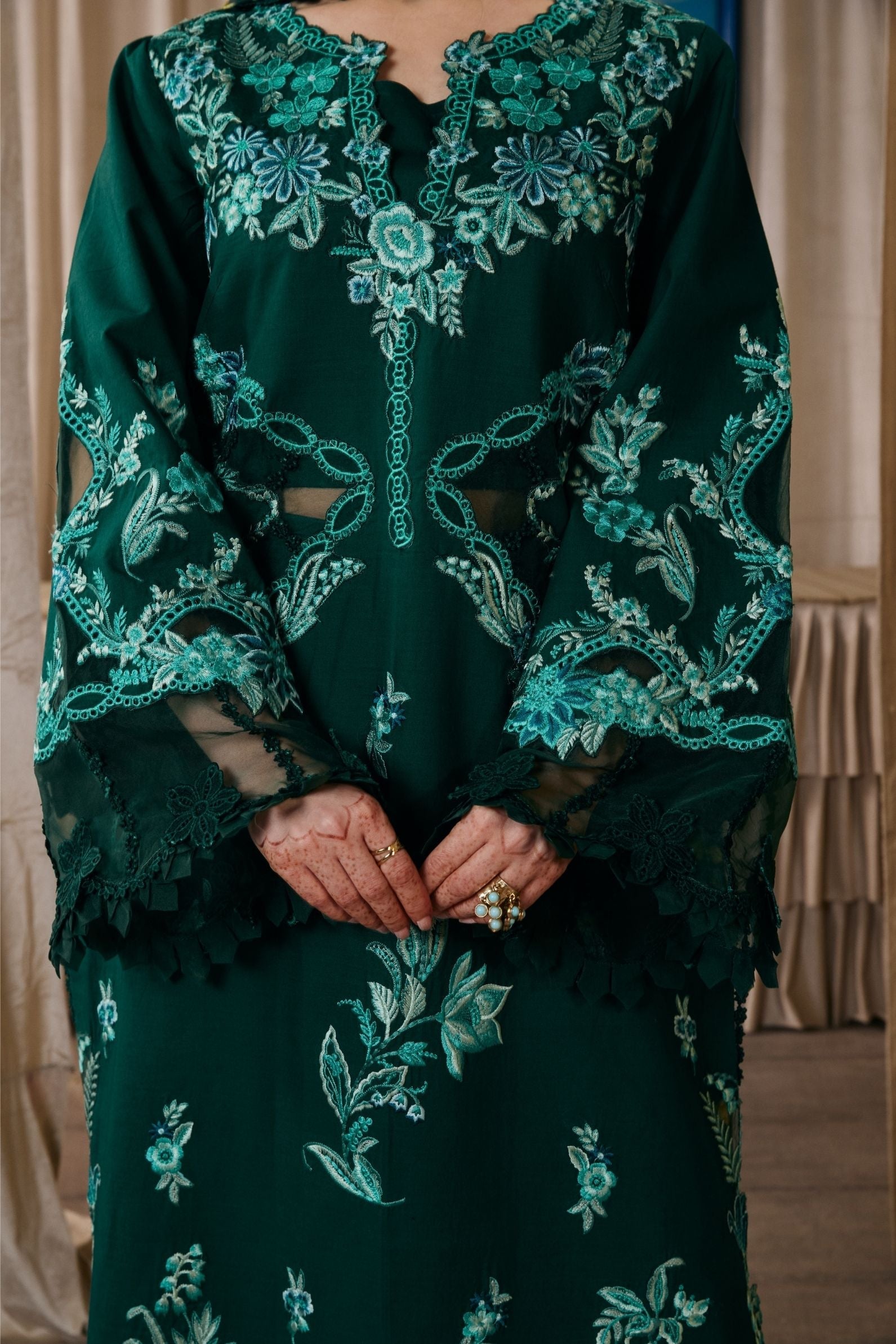 Eid Luxury Lawn – Maheer