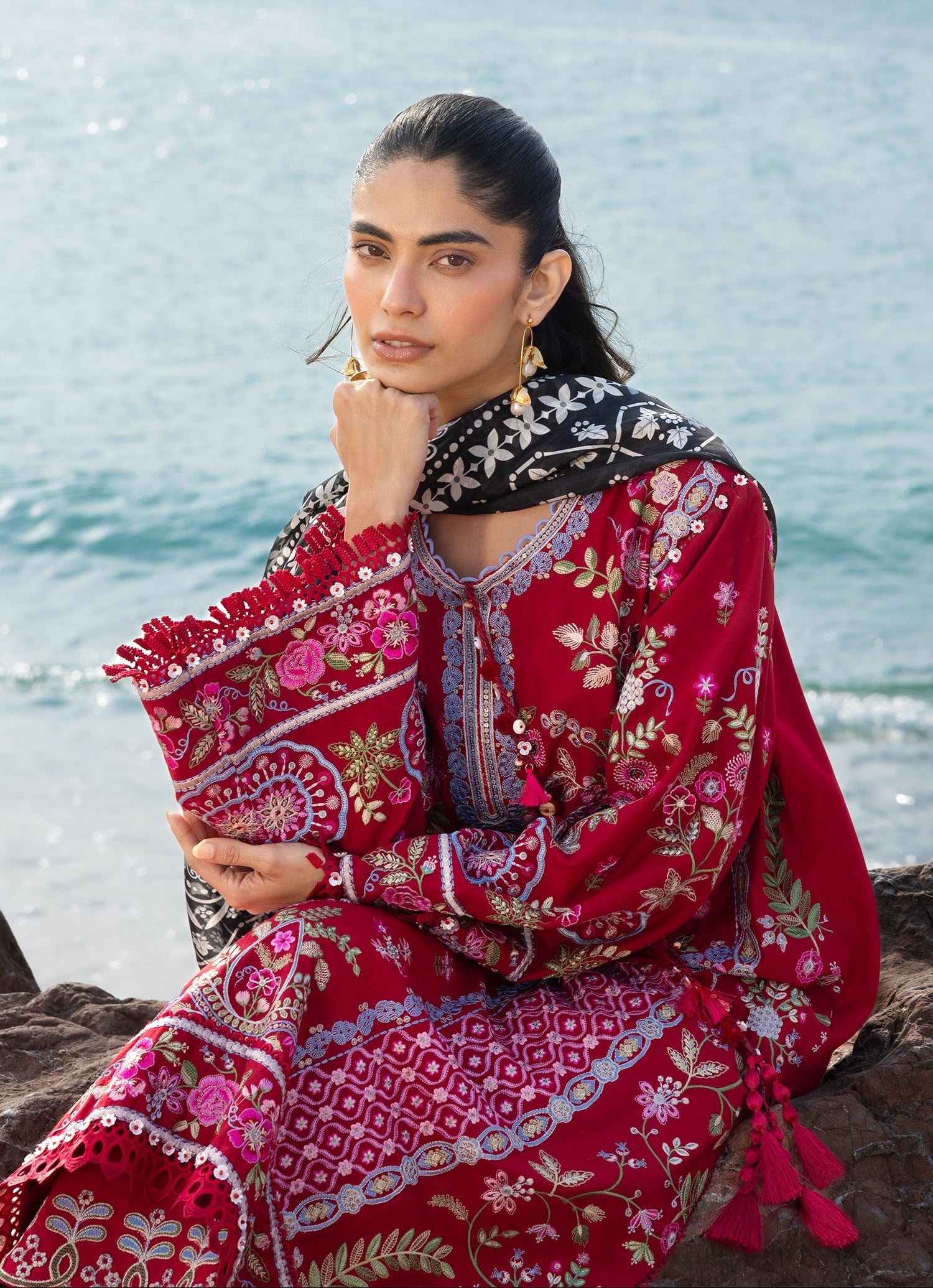 Festive Luxury Lawn – Laal