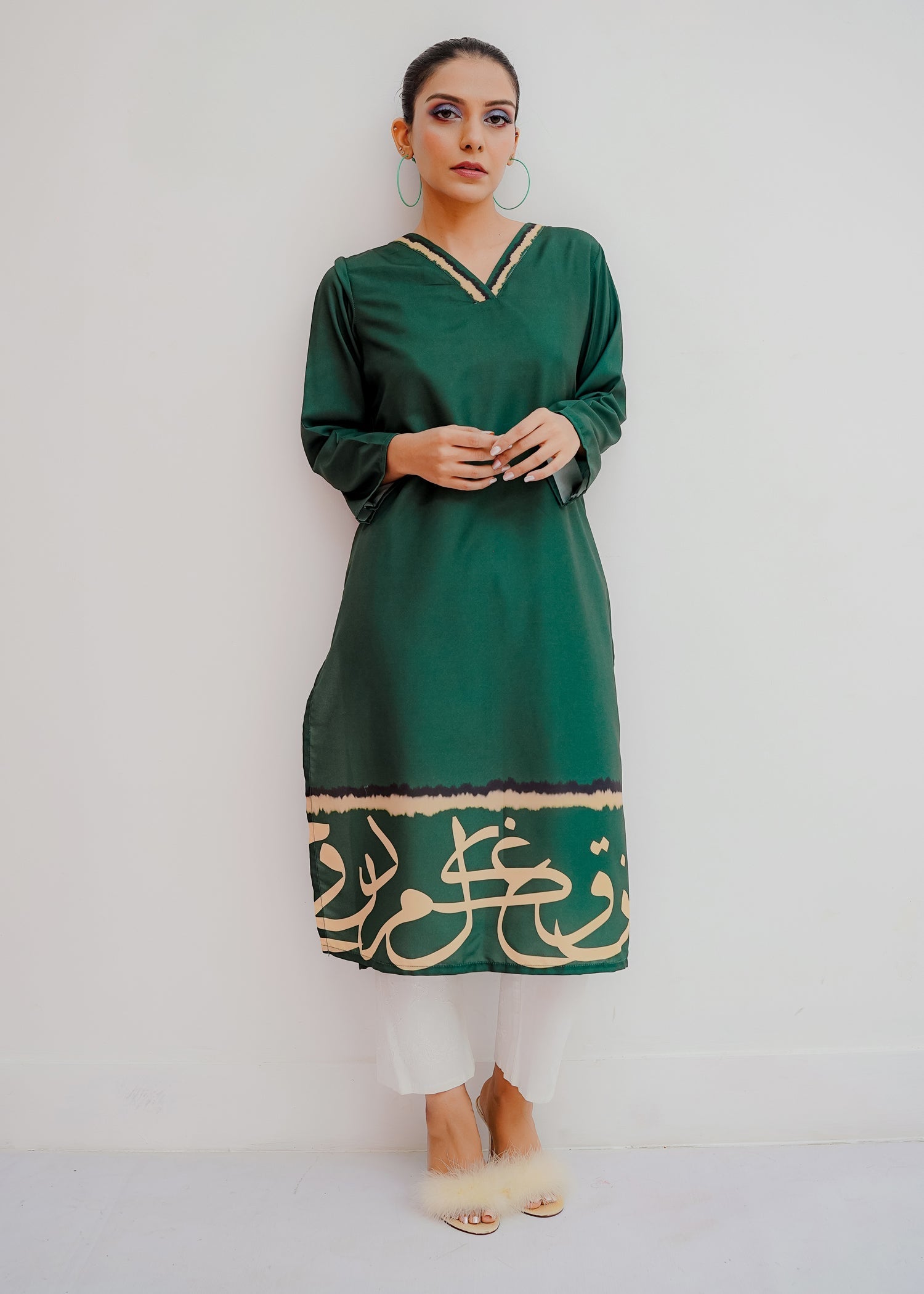 poly viscose Kurti in Bottle green
