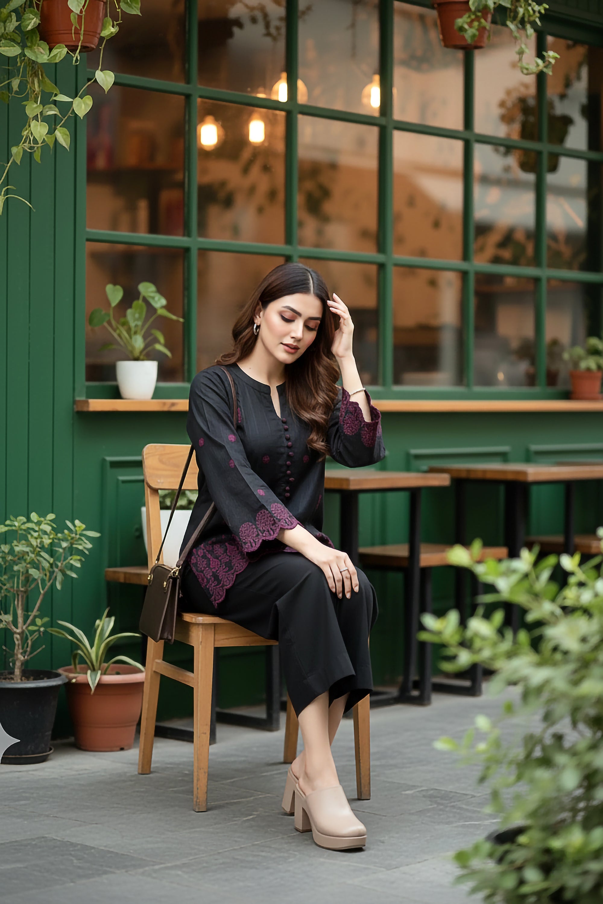 cambric Kurti in Jet black