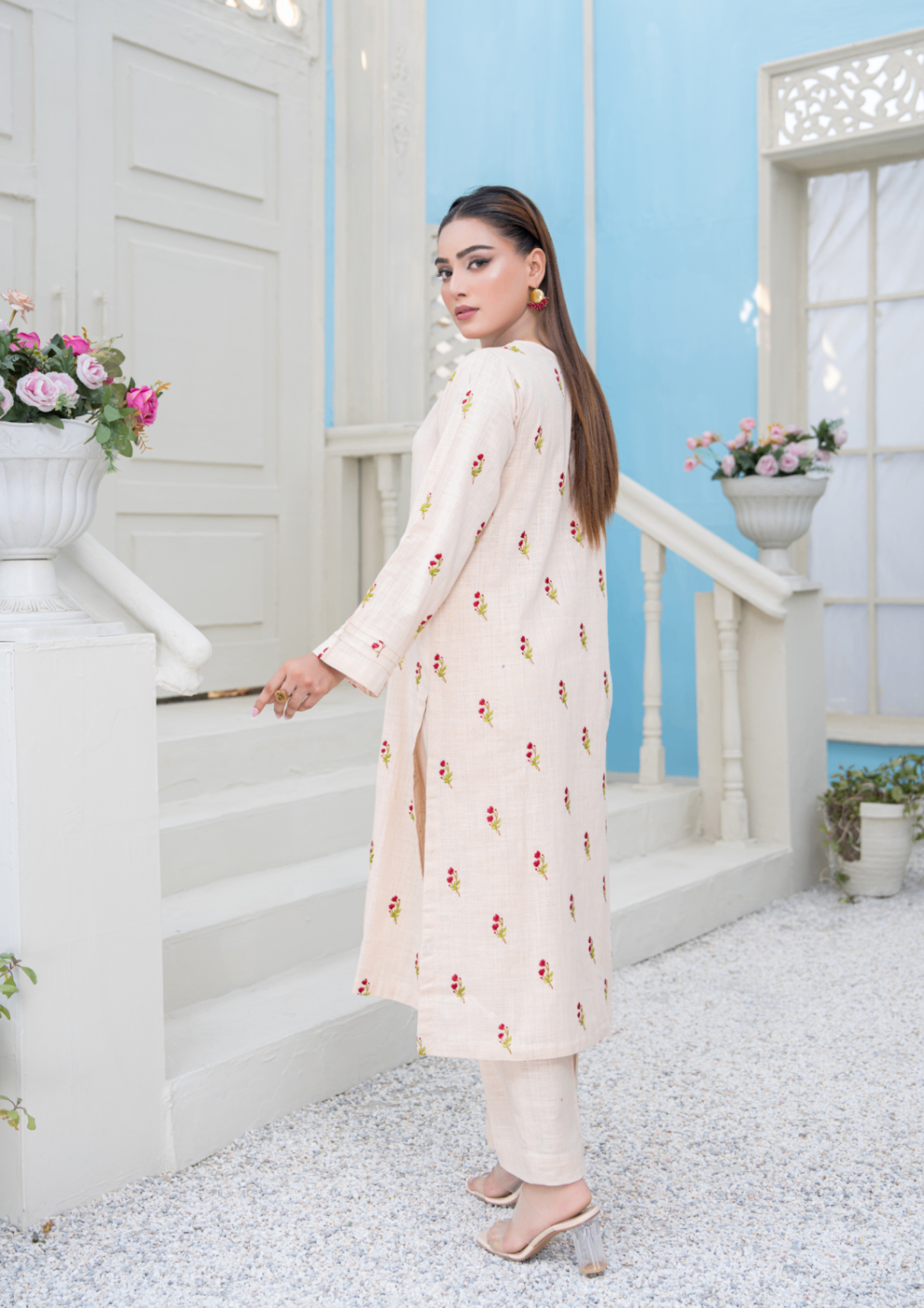 khaddar Kurta Set in Floral white