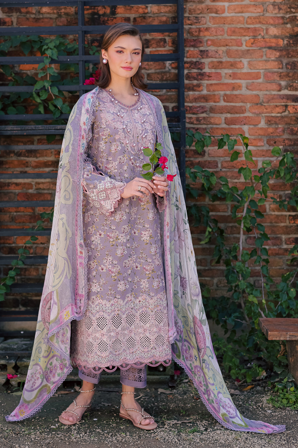 Shezlin Chikankari Eid Edit Lawn – RAAHEEN (AV-13)