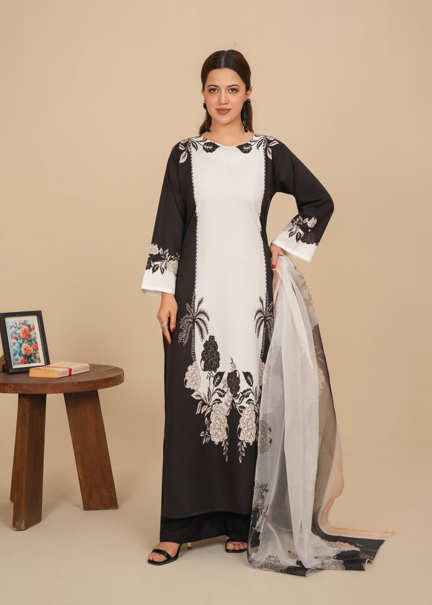 silk crepe Kurta Set in Black, white