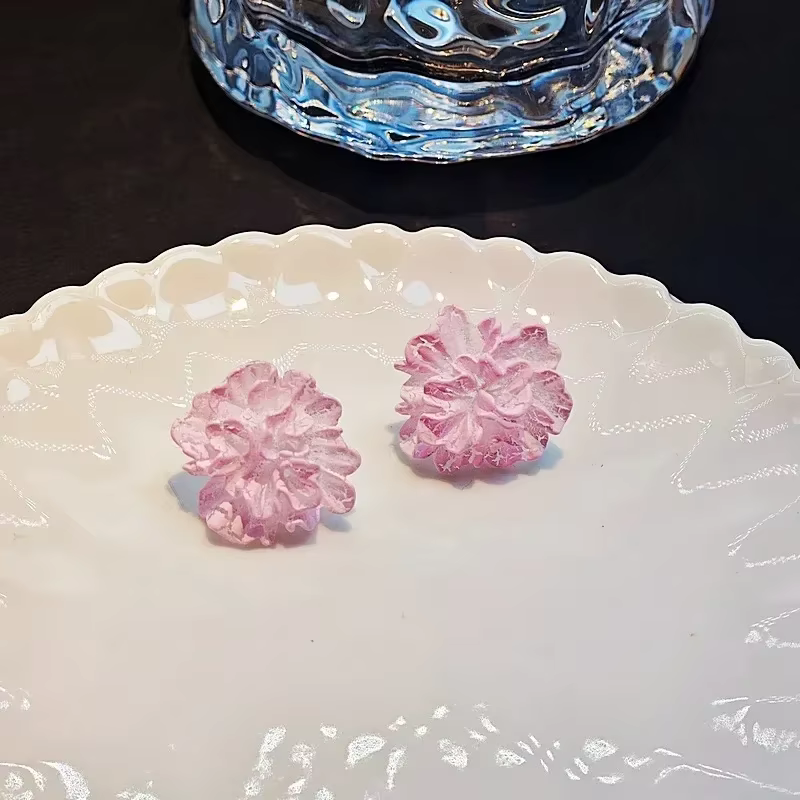 New Big White Flowers Stud Earrings for Women Personality Fashion Unique Design Brincos Wedding Jewelry Birthday Gift - view 6